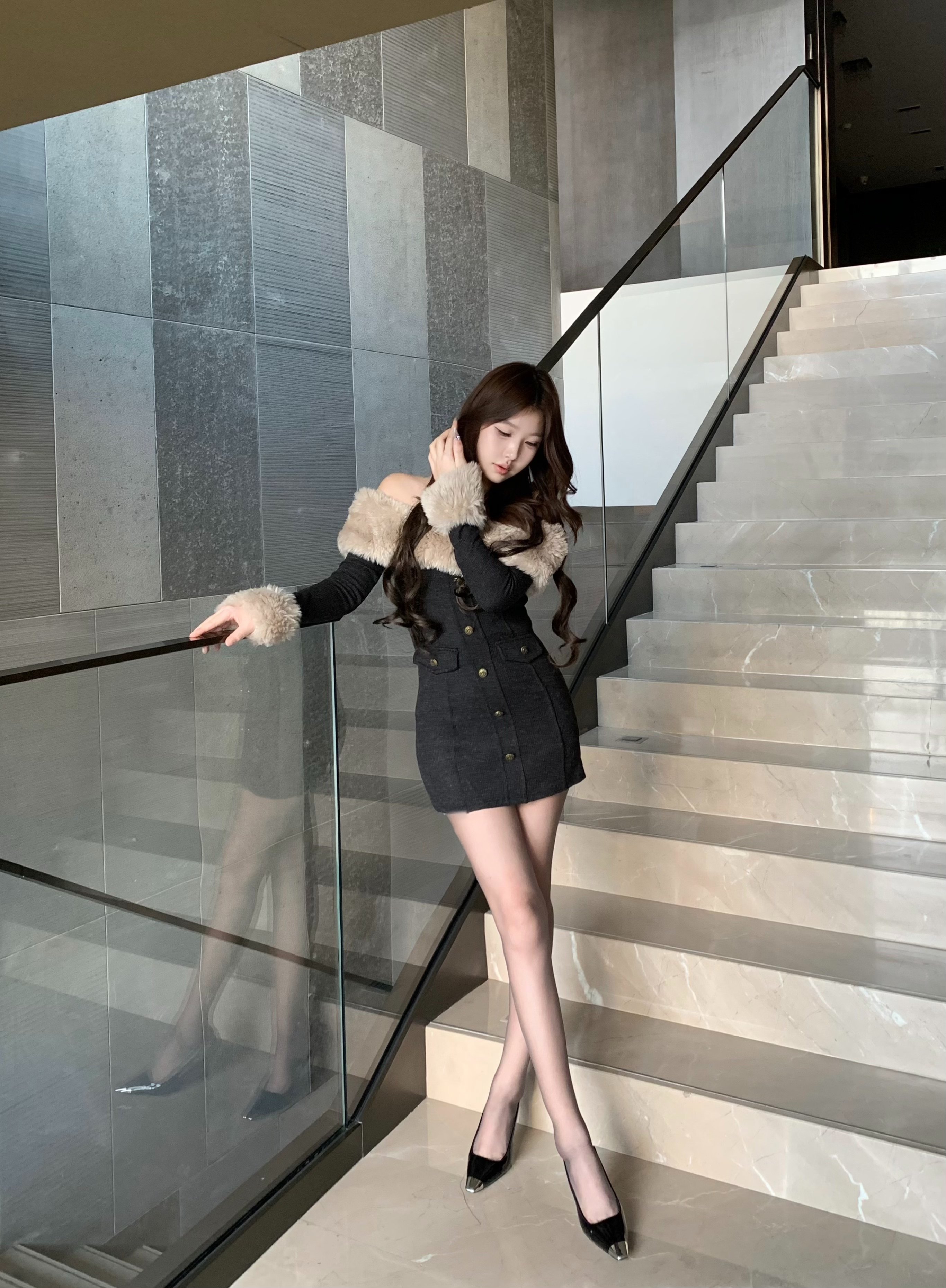 CYNR原创设计富家千金性感毛领一字肩连衣裙修身显瘦包臀针织短裙