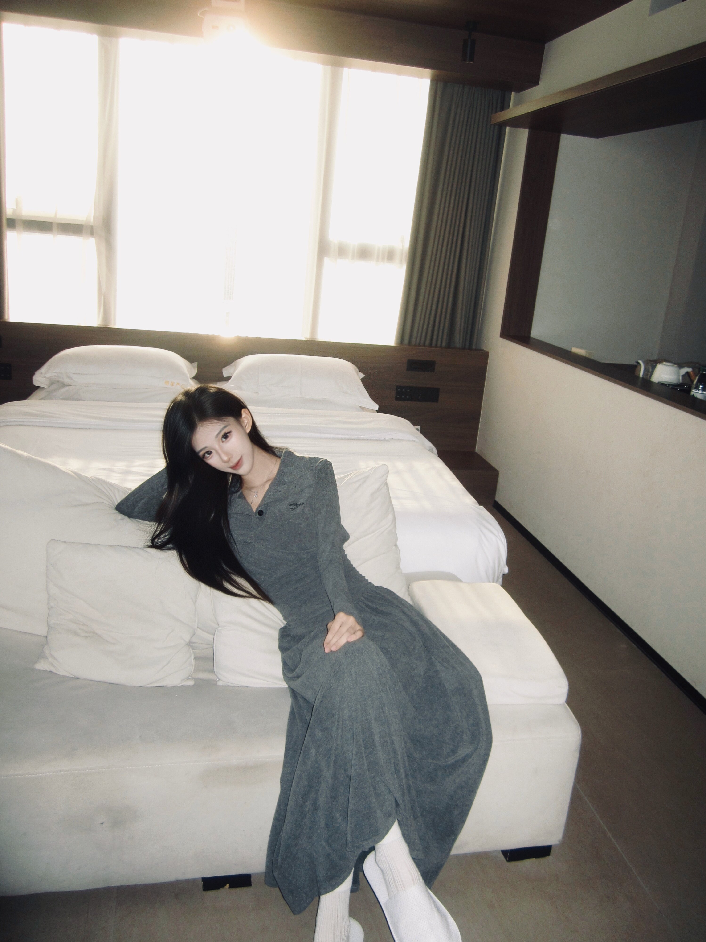 CYNR原创设计气质复古连衣裙,半高polo领褶皱收腰A字长裙摆遮肉显高