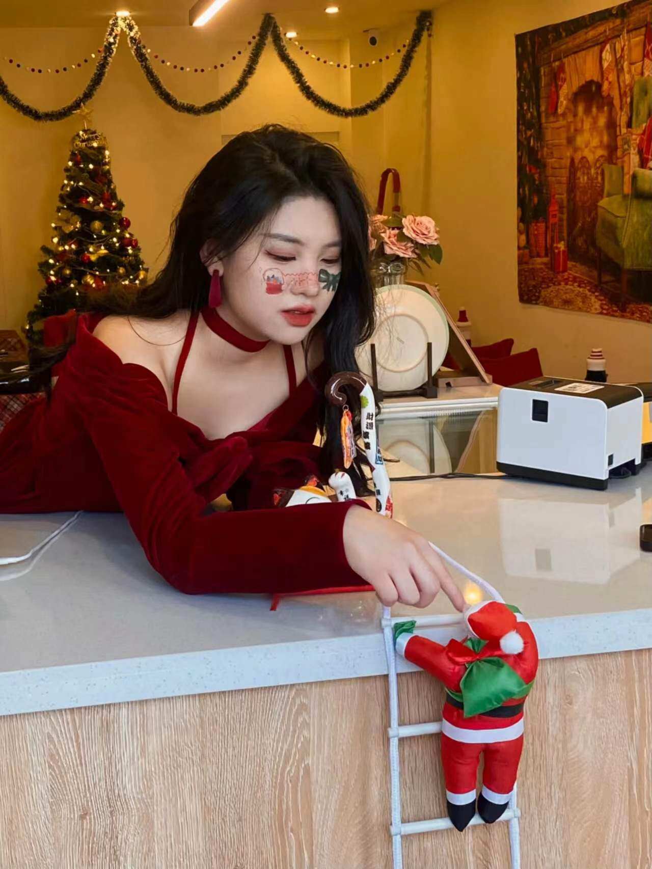 绮雨薇法式红色连衣裙 蓬蓬裙摆遮肉显瘦 收腰设计拉长比例 小个子专属显高版型