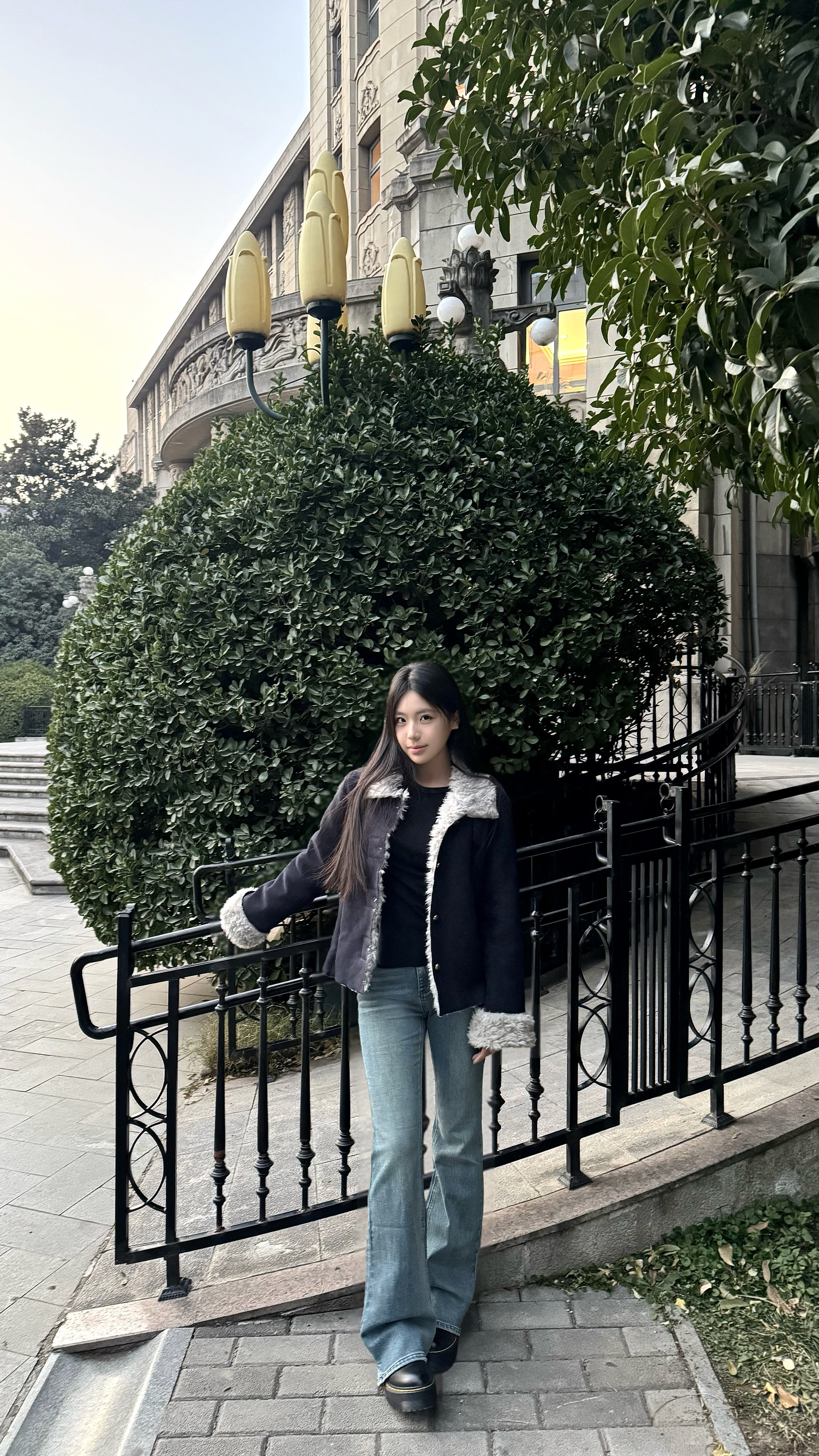 ABWLR秋冬复古微喇牛仔裤:高腰马蹄的显腿长神裤