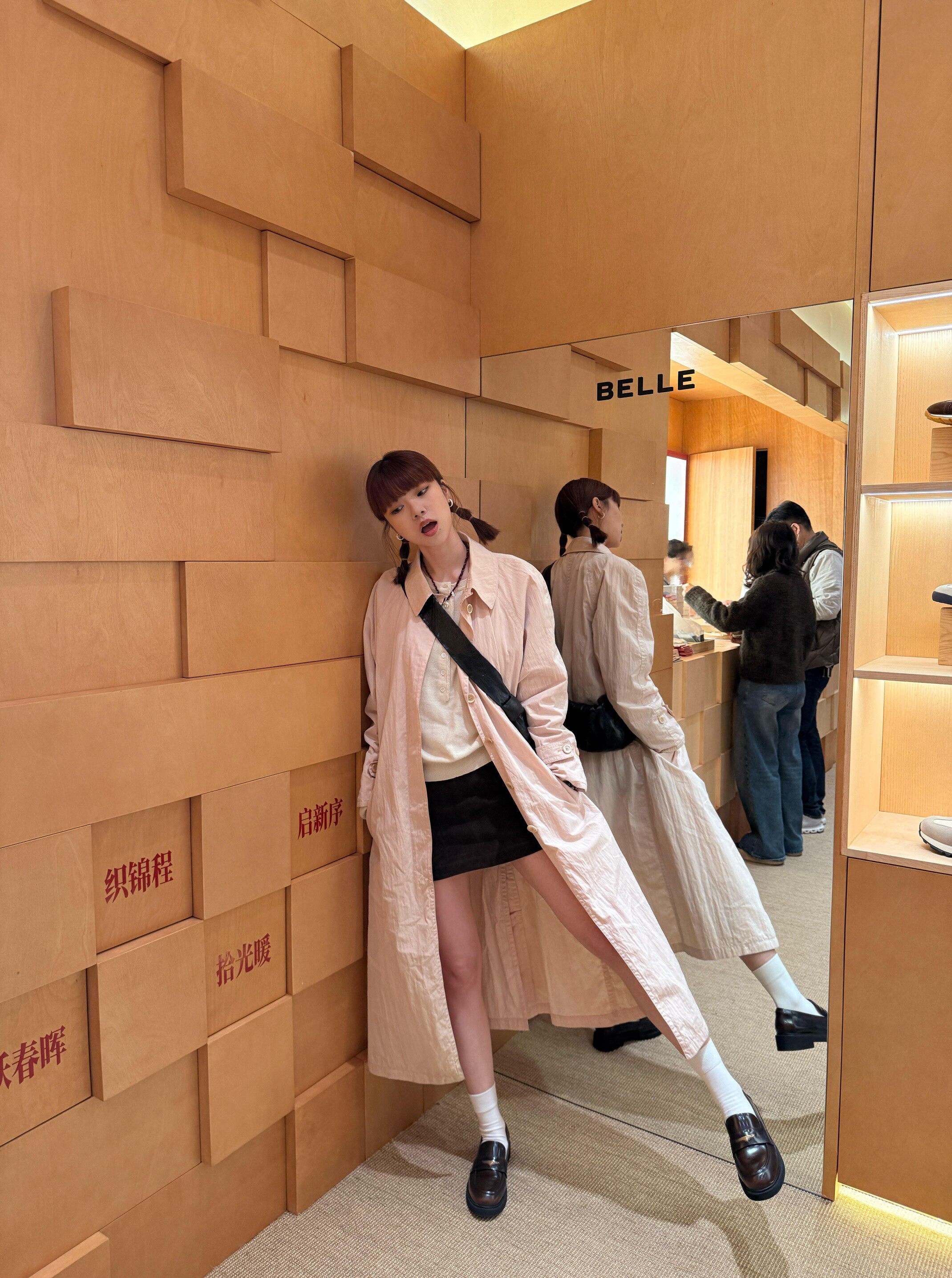 宋佳同款百丽海鸥乐福鞋2.0：厚底真皮的英伦飒爽美学