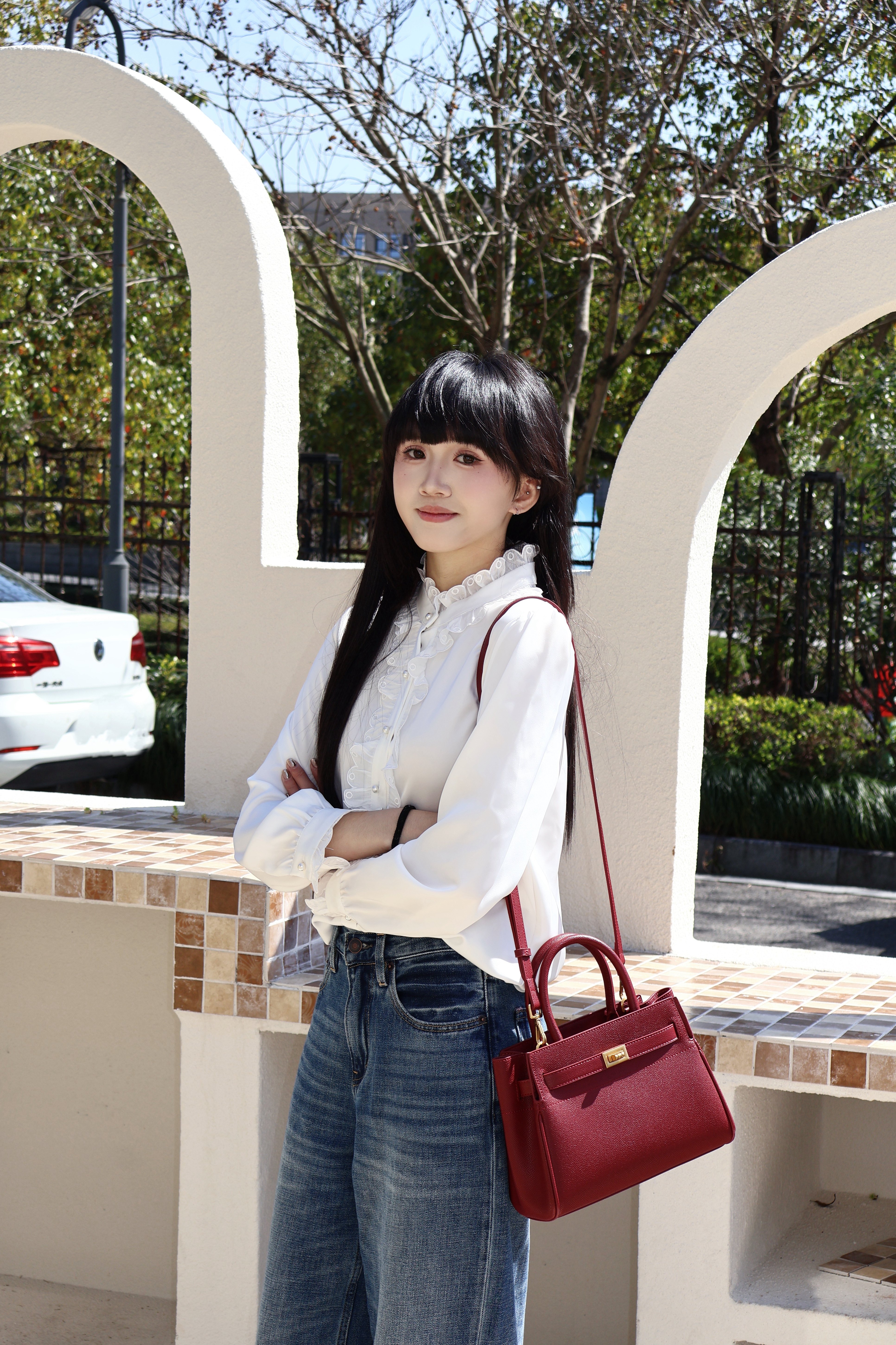 百丽红色新娘婚包 大容量设计装下红包手机 手提斜挎两用更实用