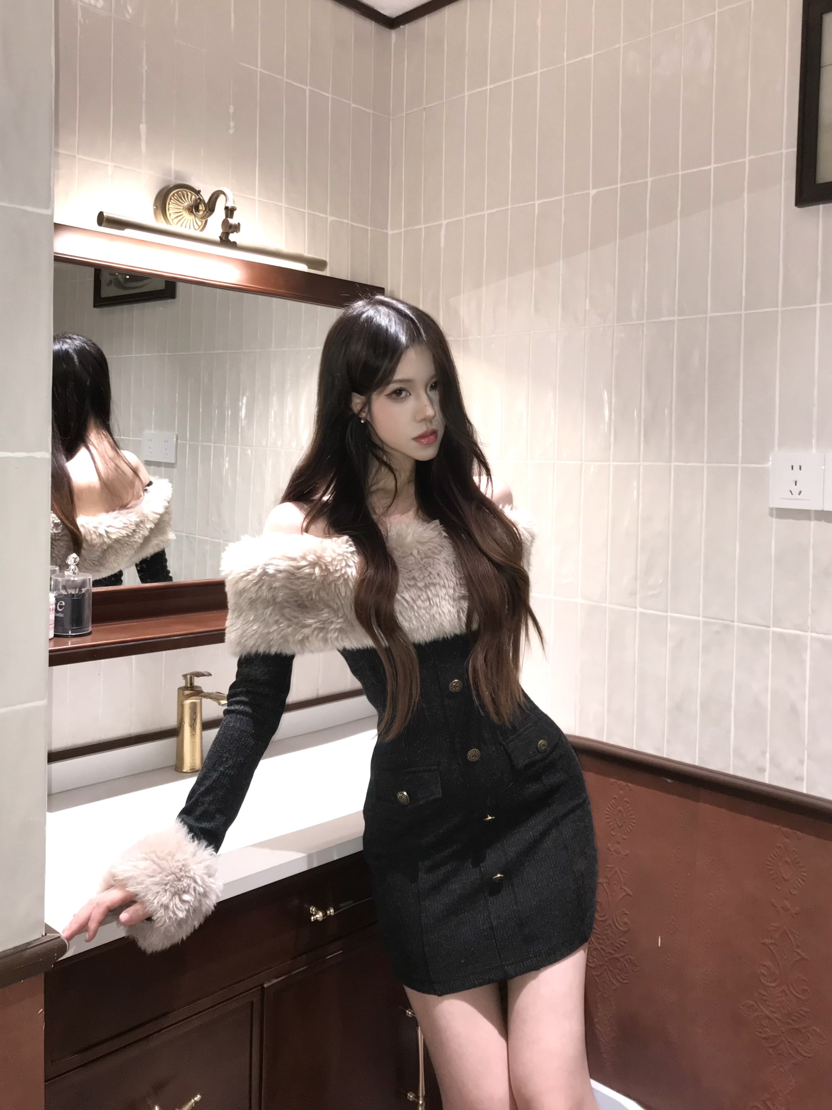 CYNR原创设计富家千金性感毛领一字肩连衣裙修身显瘦包臀针织短裙