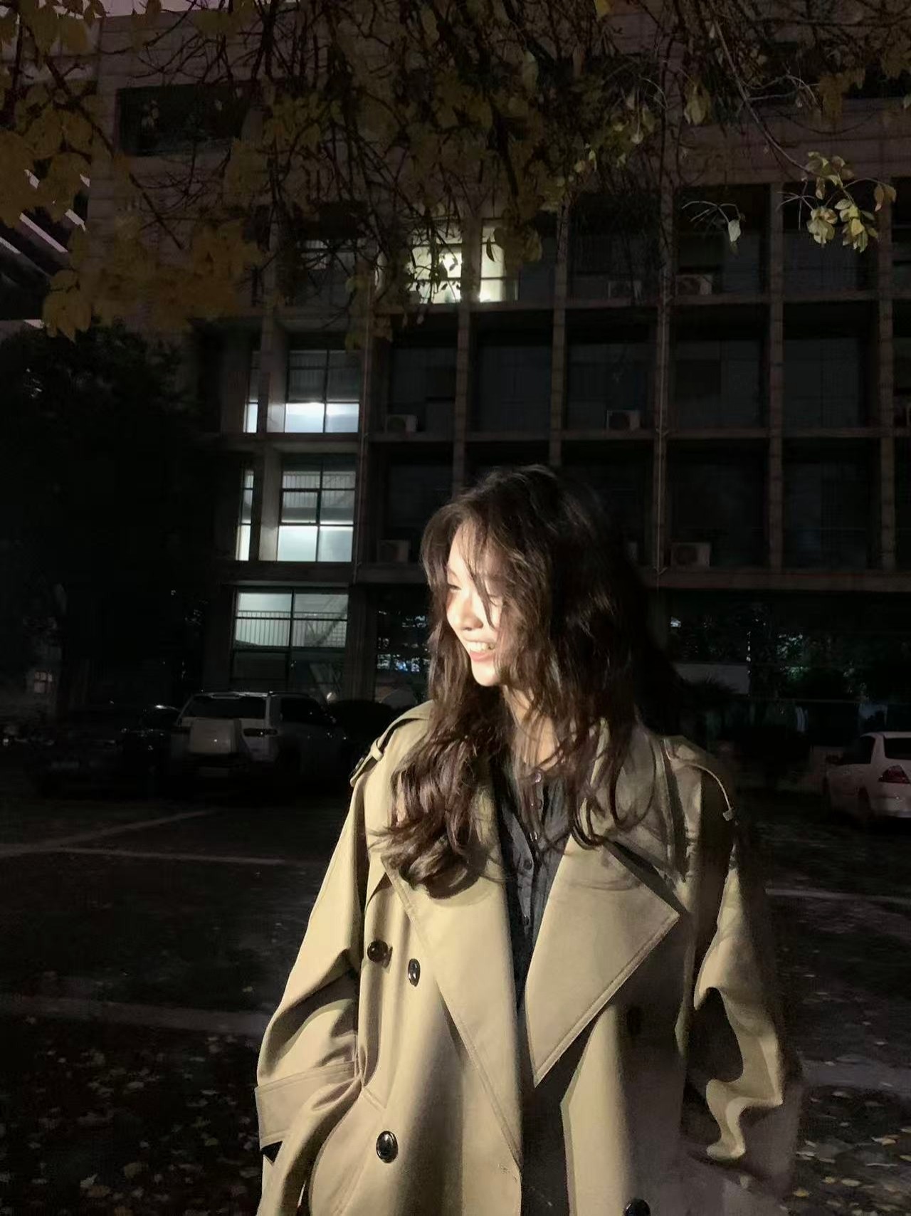 解锁法式优雅密码——周淼ZHOUMIAO"巴黎旧梦"风衣穿搭图鉴