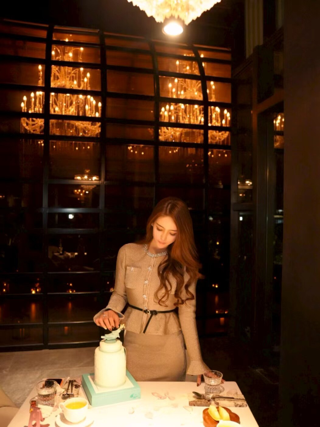 ORG朱珠同款金色亮丝连衣裙，荷叶袖收腰剪裁小香风针织面料质感高级