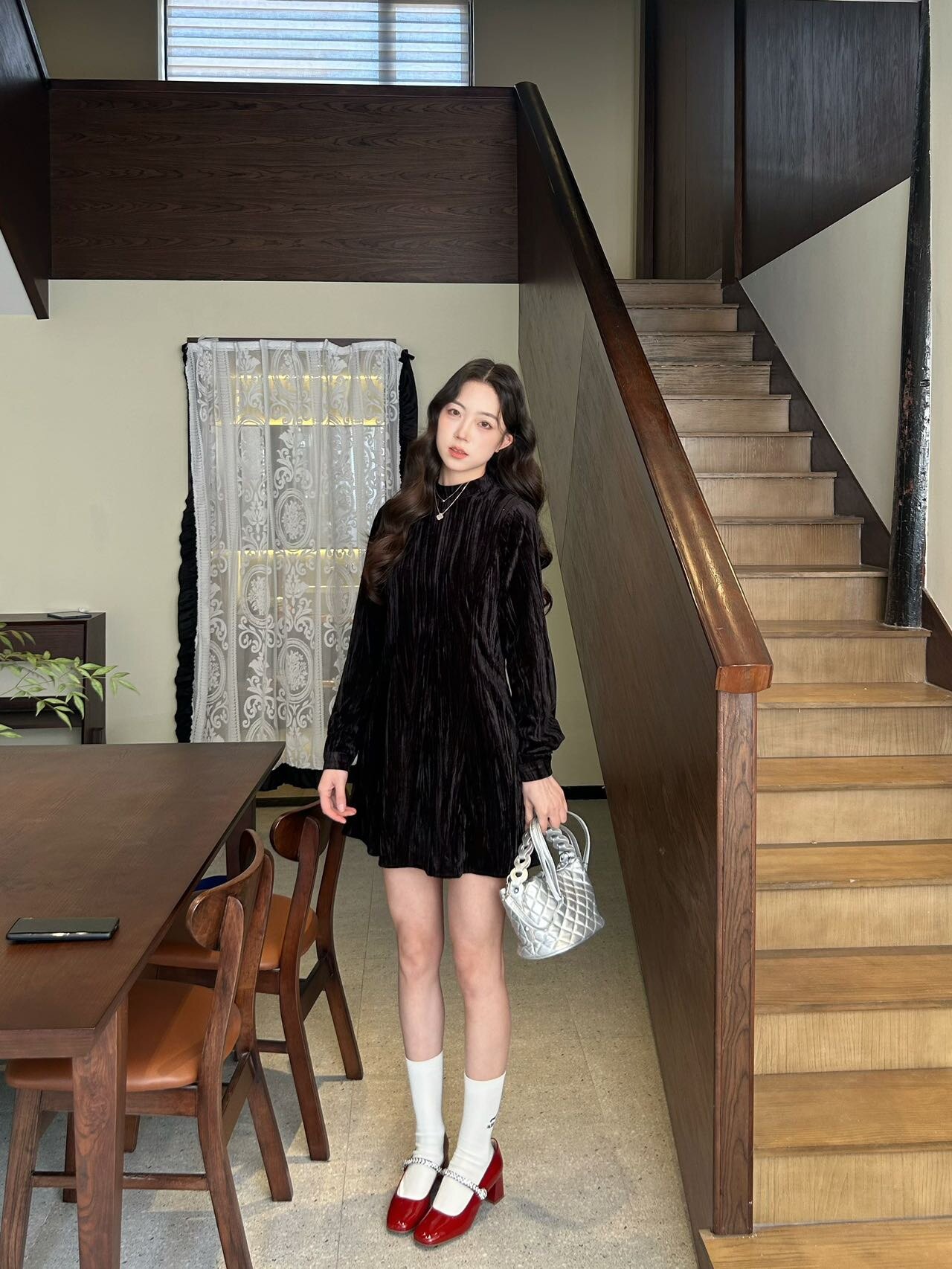 孙乐言毛晓彤同款百丽「白月光」红色高跟玛丽珍单鞋：脚踝间的复古红玫瑰