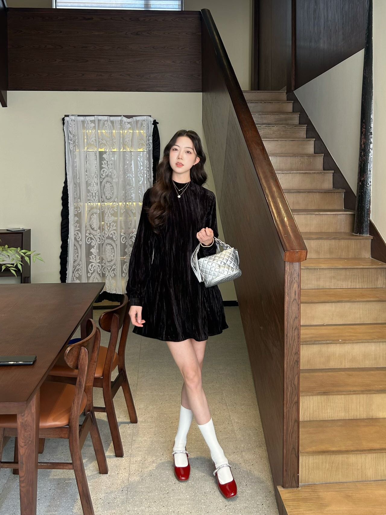 孙乐言毛晓彤同款百丽「白月光」红色高跟玛丽珍单鞋：脚踝间的复古红玫瑰