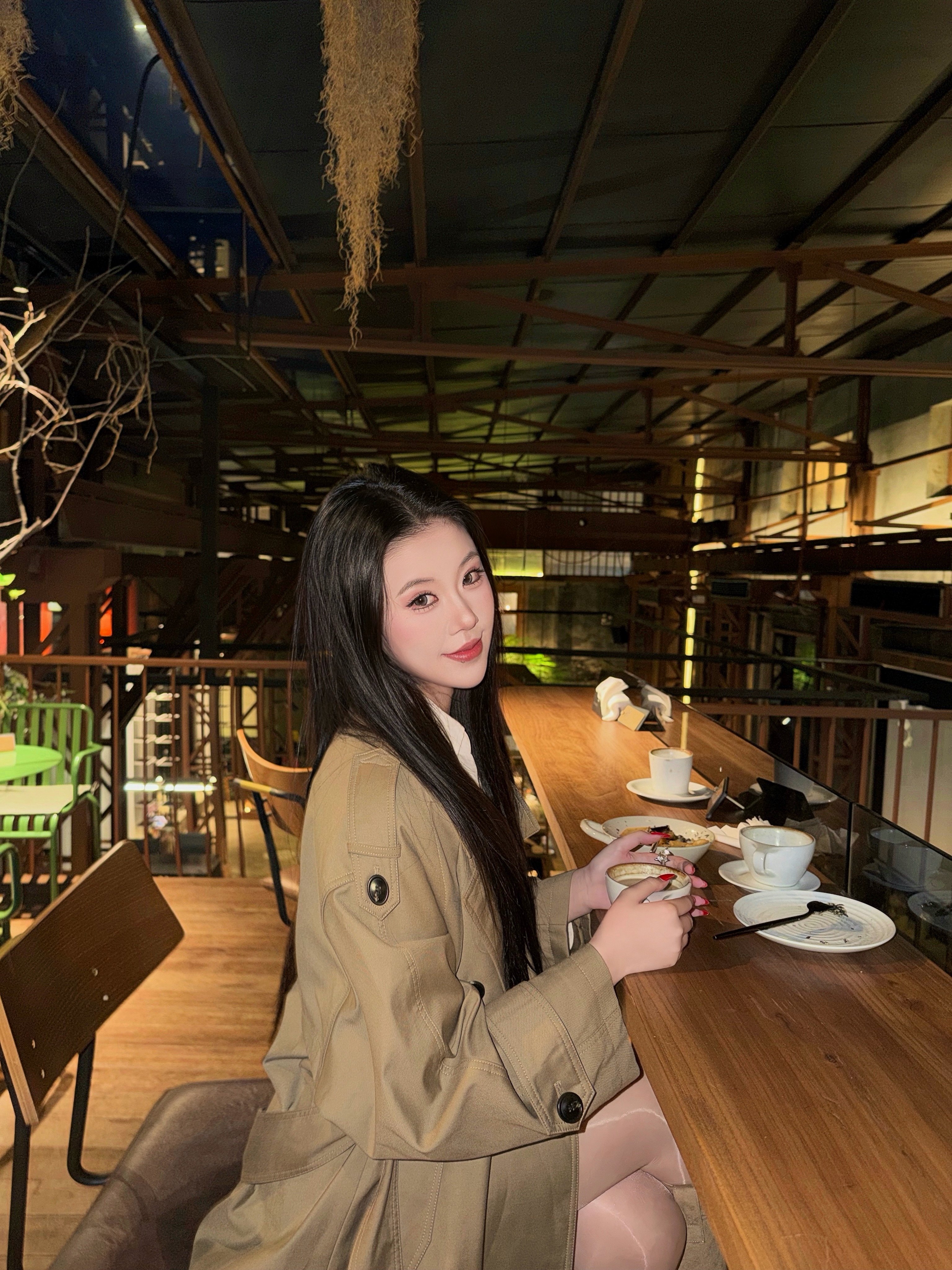 解锁法式优雅密码——周淼ZHOUMIAO"巴黎旧梦"风衣穿搭图鉴