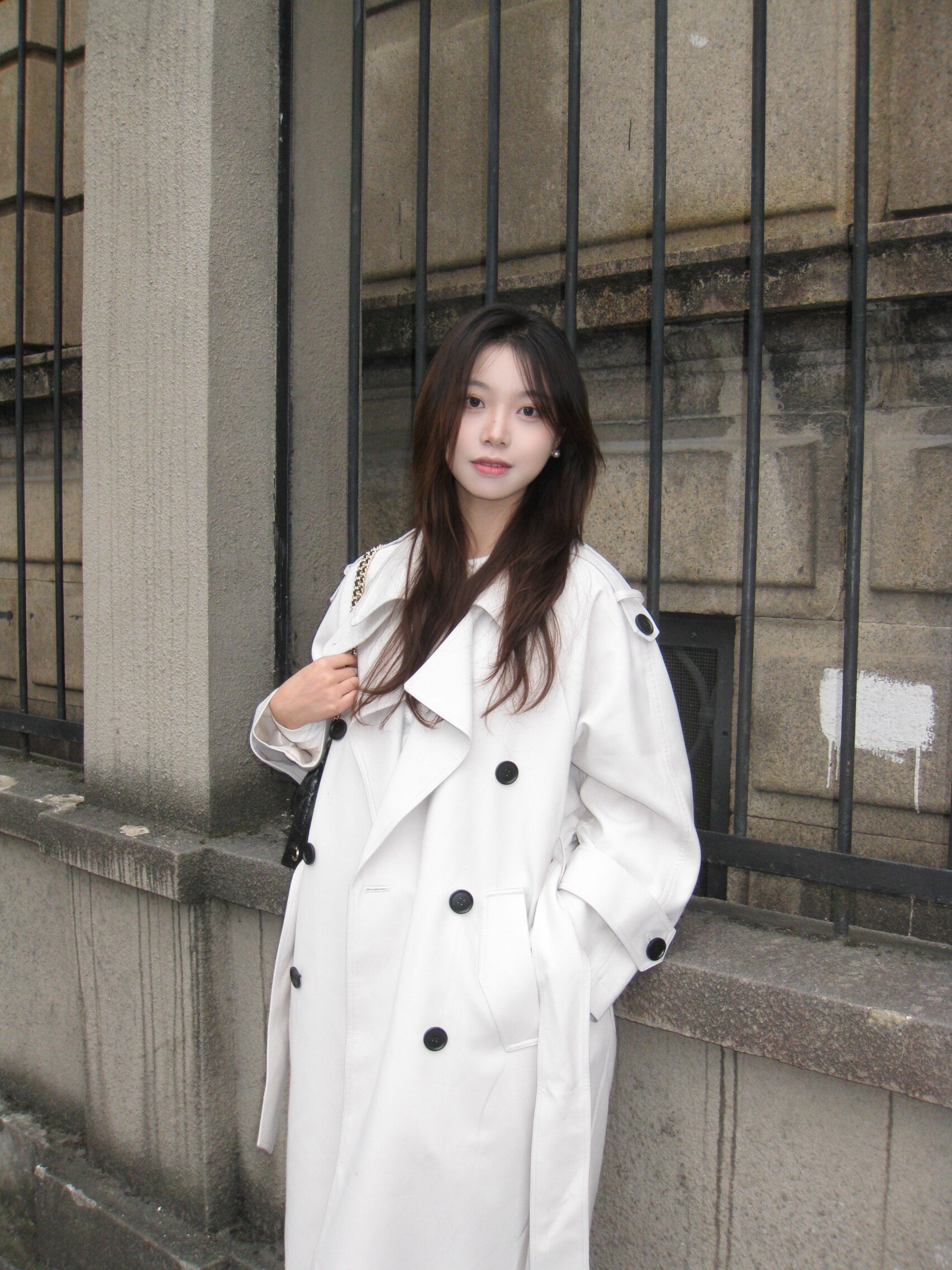 解锁法式优雅密码——周淼ZHOUMIAO"巴黎旧梦"风衣穿搭图鉴