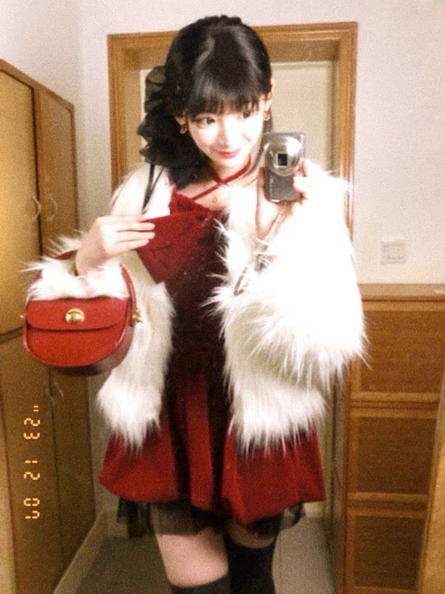 绮雨薇法式红色连衣裙 蓬蓬裙摆遮肉显瘦 收腰设计拉长比例 小个子专属显高版型