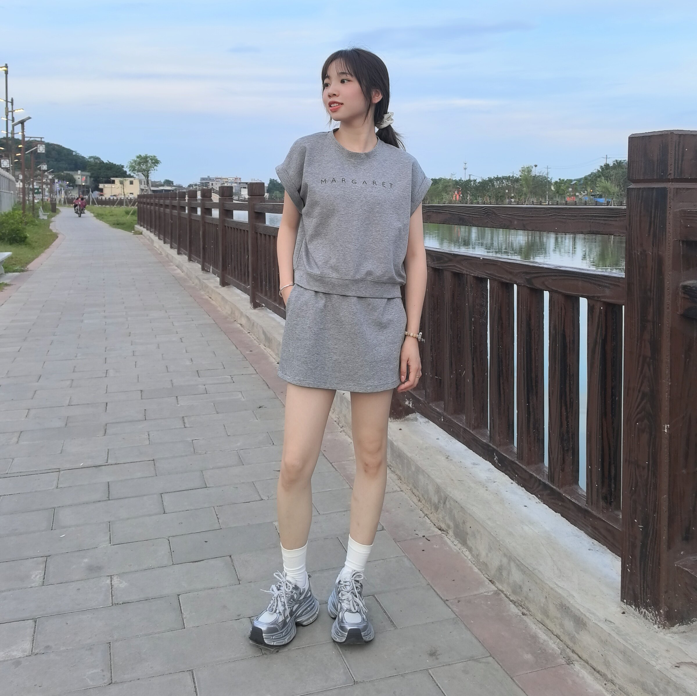 迪丽热巴同款骆驼银月老爹鞋 厚底增高拉长比例 银色系未来感十足