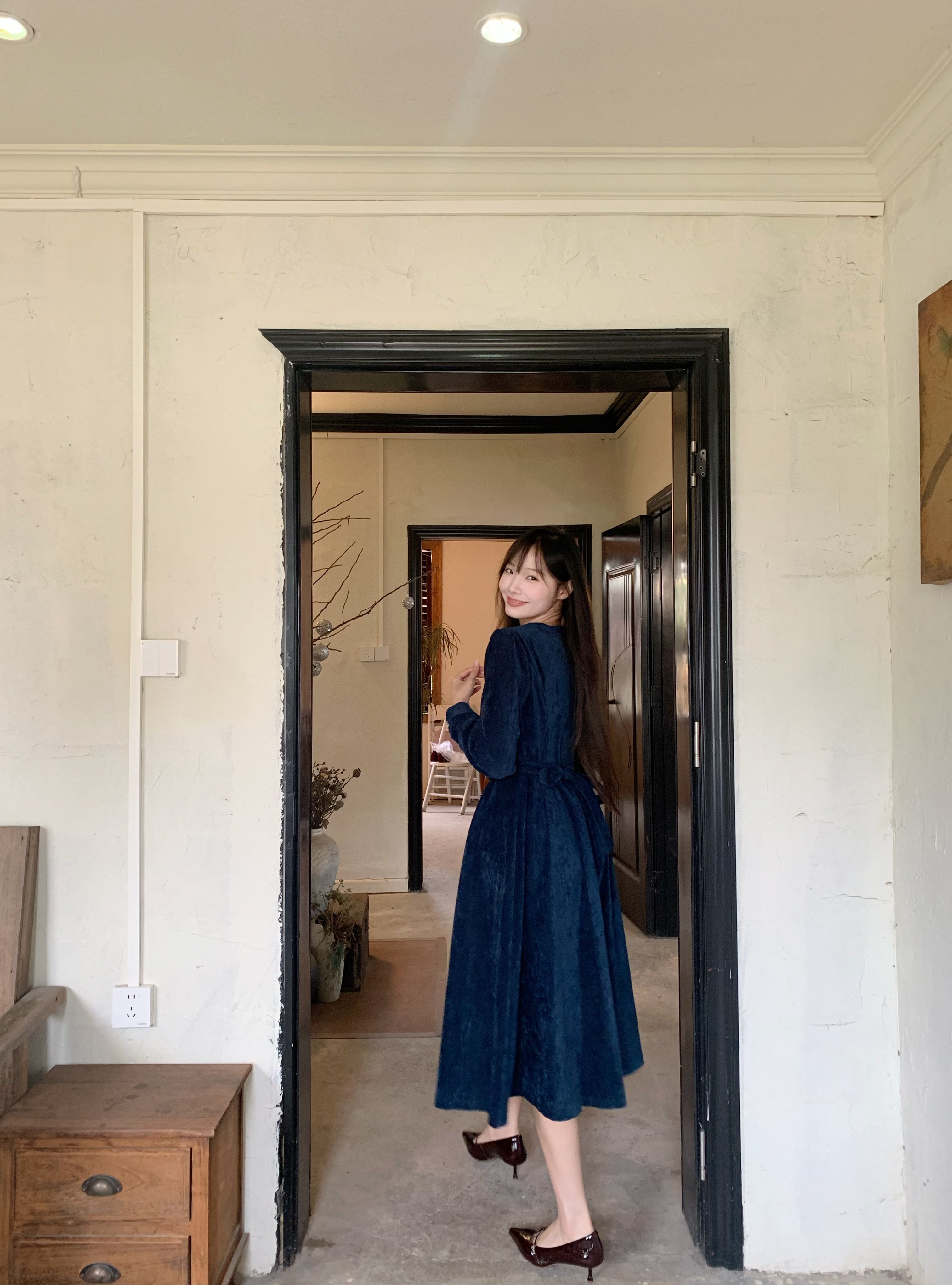 千百度【静音系列】方扣浅口单鞋：2026春季的职场优雅通勤美学