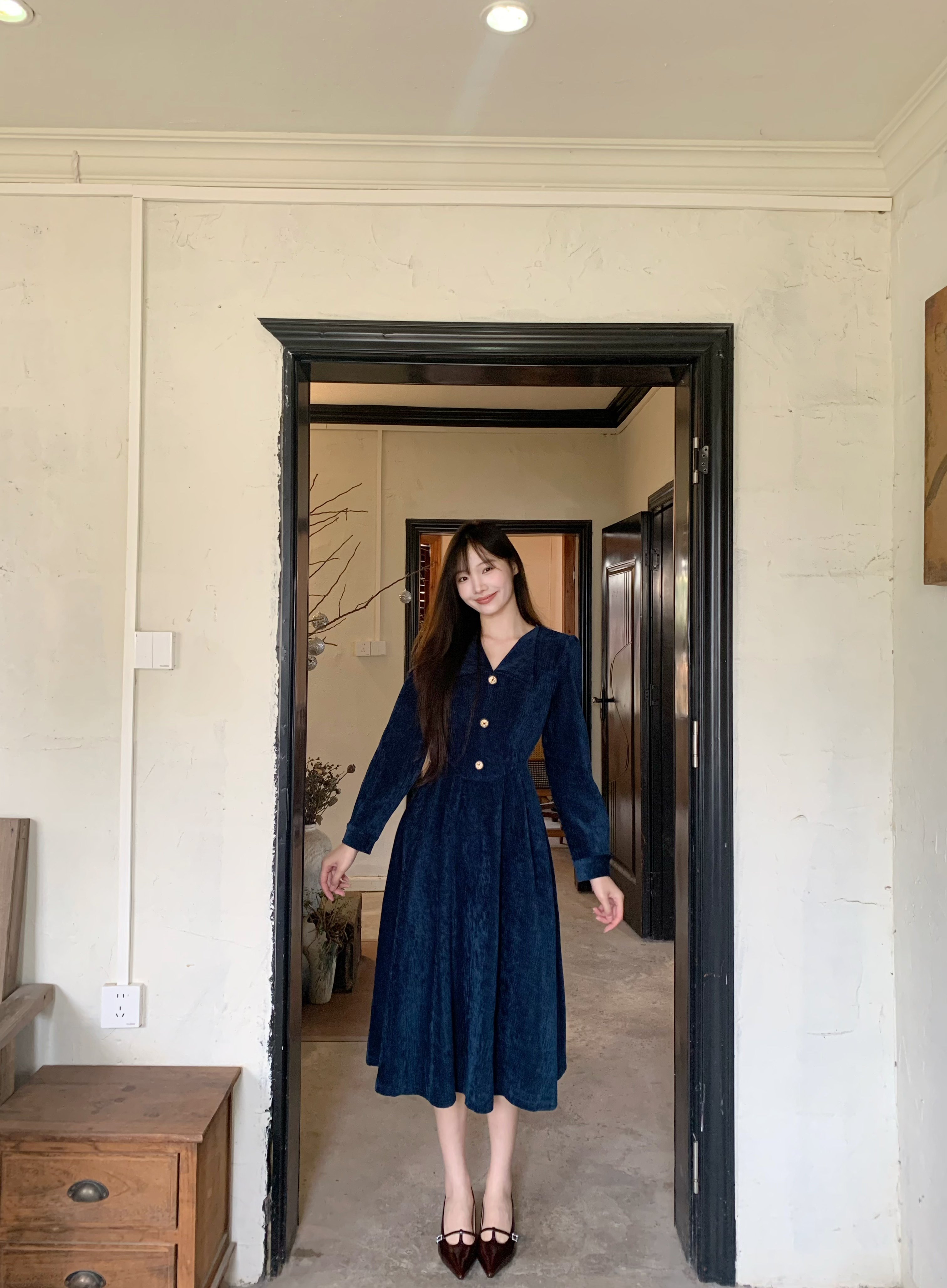 千百度【静音系列】方扣浅口单鞋：2026春季的职场优雅通勤美学