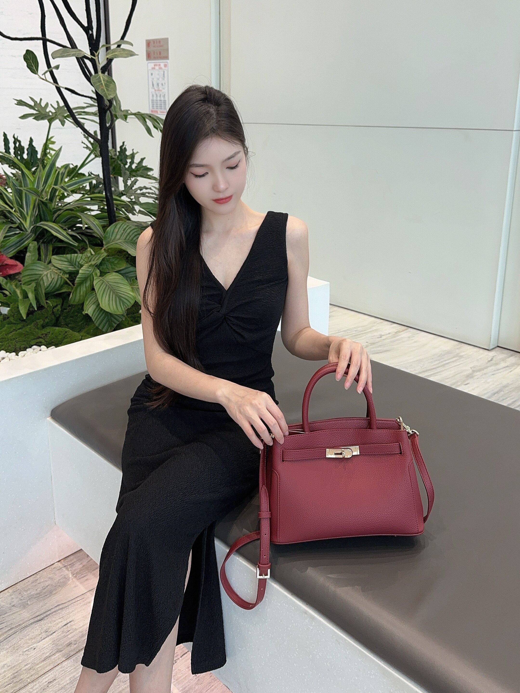 百丽鎏金岁月凯莉包 质感牛皮高级耐磨 大容量通勤 妈妈包婚包两用