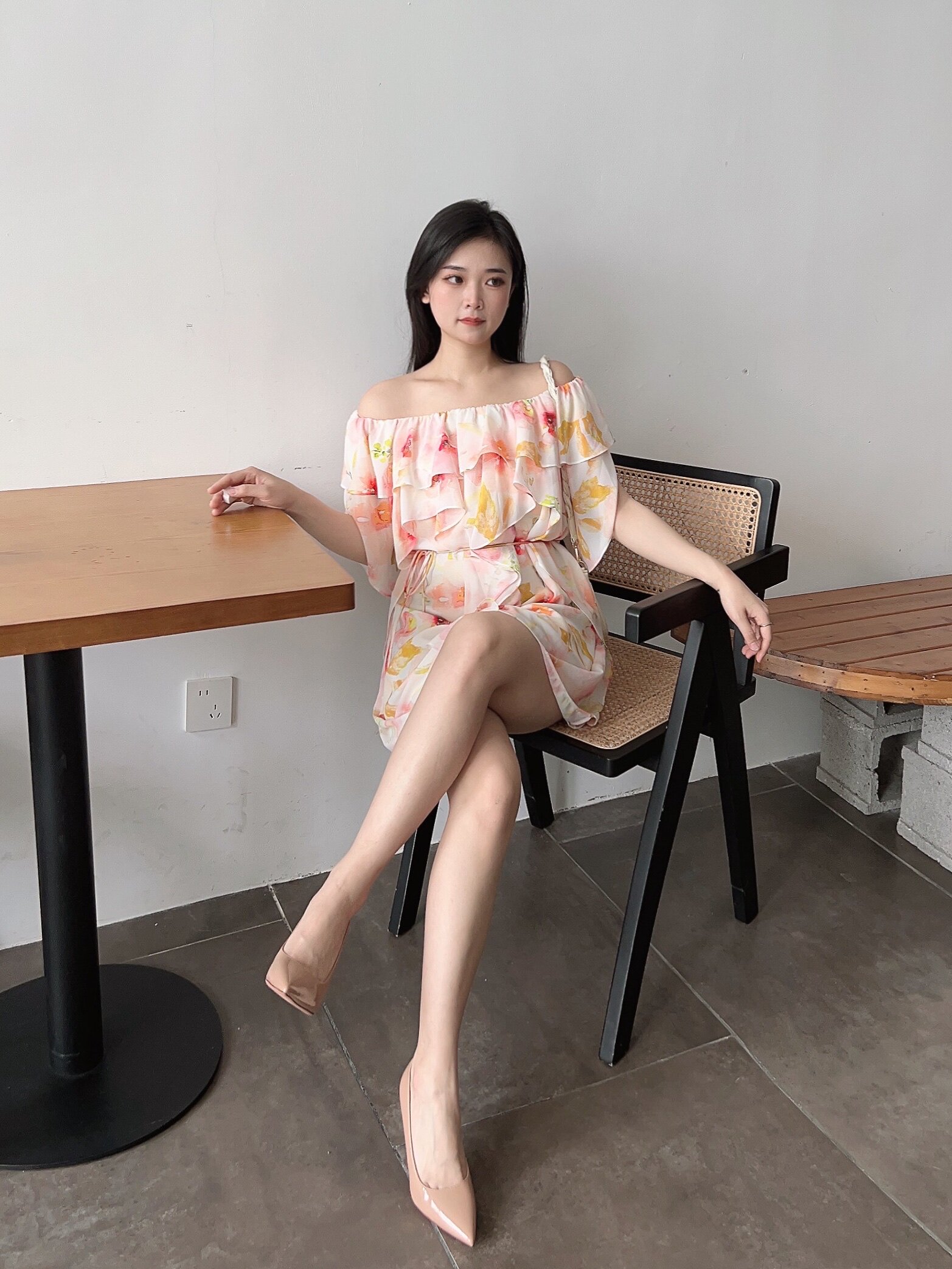 达芙妮夏季法式裸色高跟鞋 尖头细跟拉长比例 婚鞋通勤两相宜 气质百搭