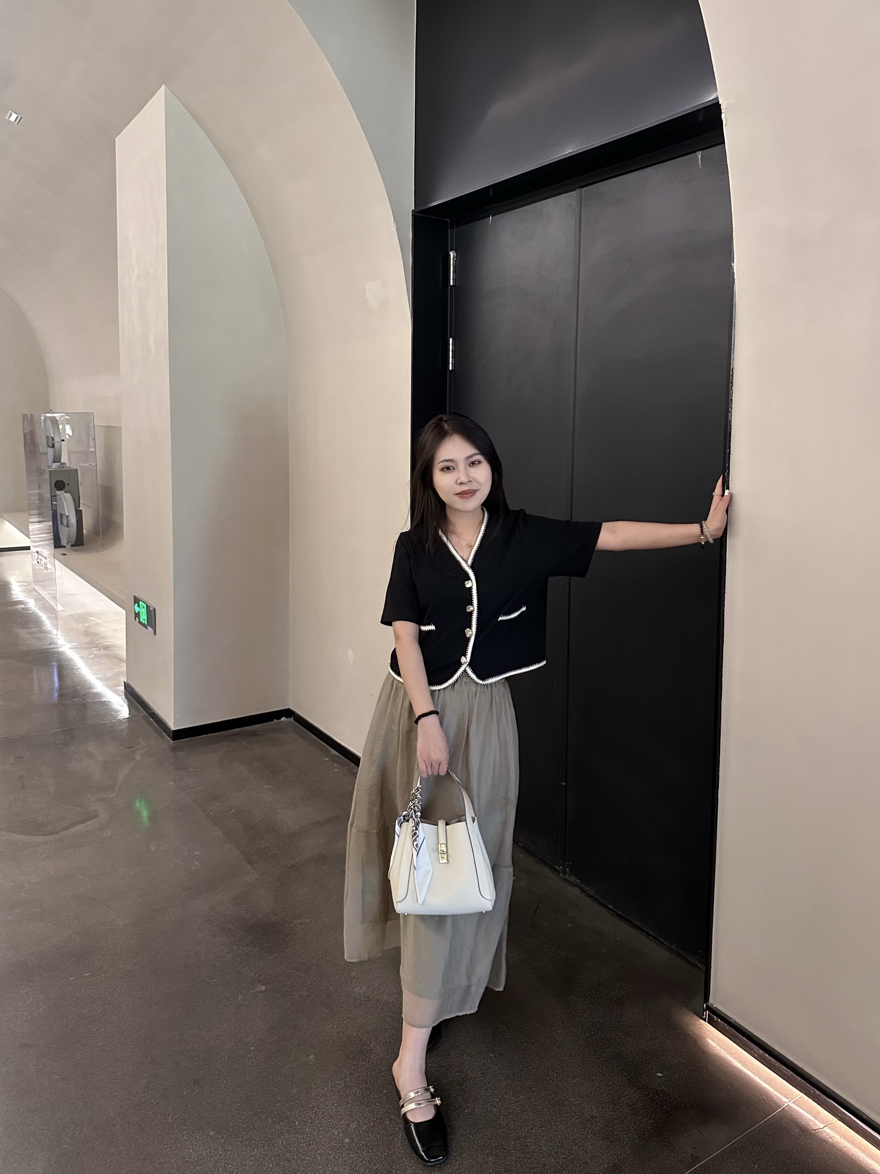 母亲节礼物优选！百丽真皮菜篮子妈妈包 红色喜庆大气 手提水桶包型大容量实用