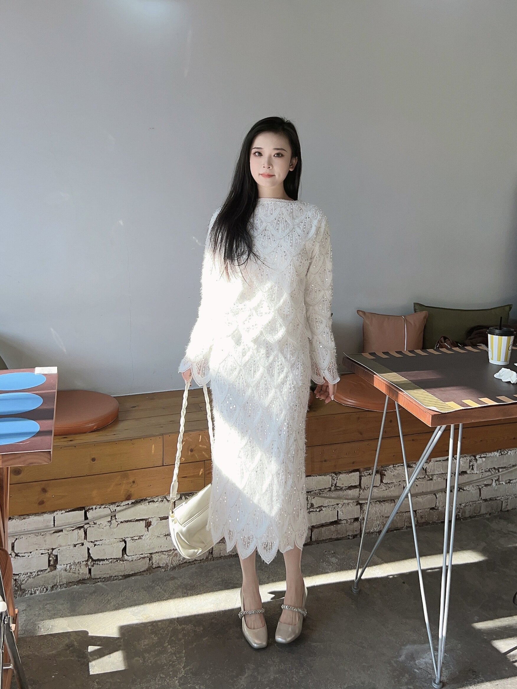 孙乐言毛晓彤同款百丽「白月光」红色高跟玛丽珍单鞋：脚踝间的复古红玫瑰