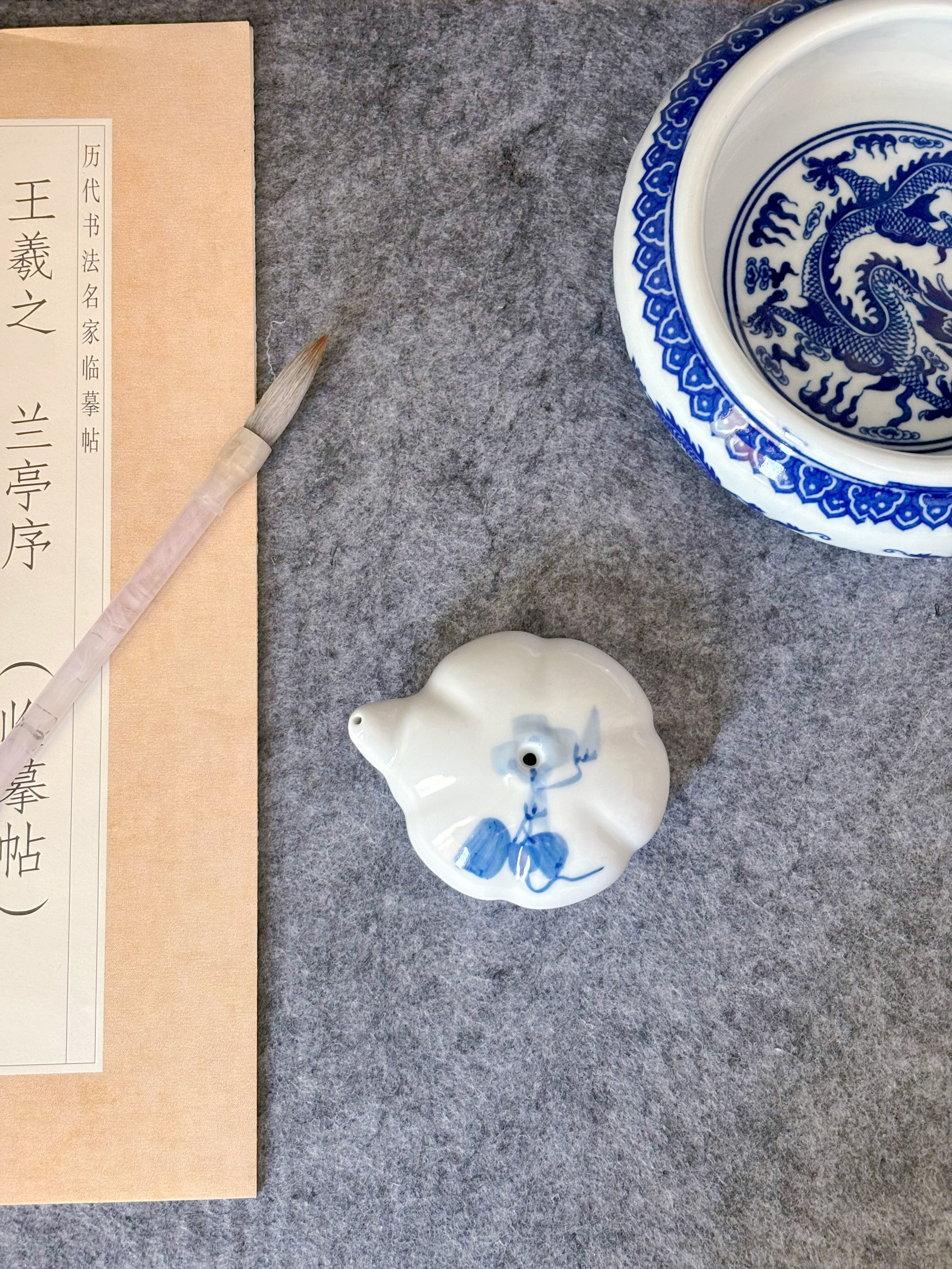 书法专用陶瓷滴水器创意水滴形砚滴壶国画研磨用滴水器玉水湖文房四宝