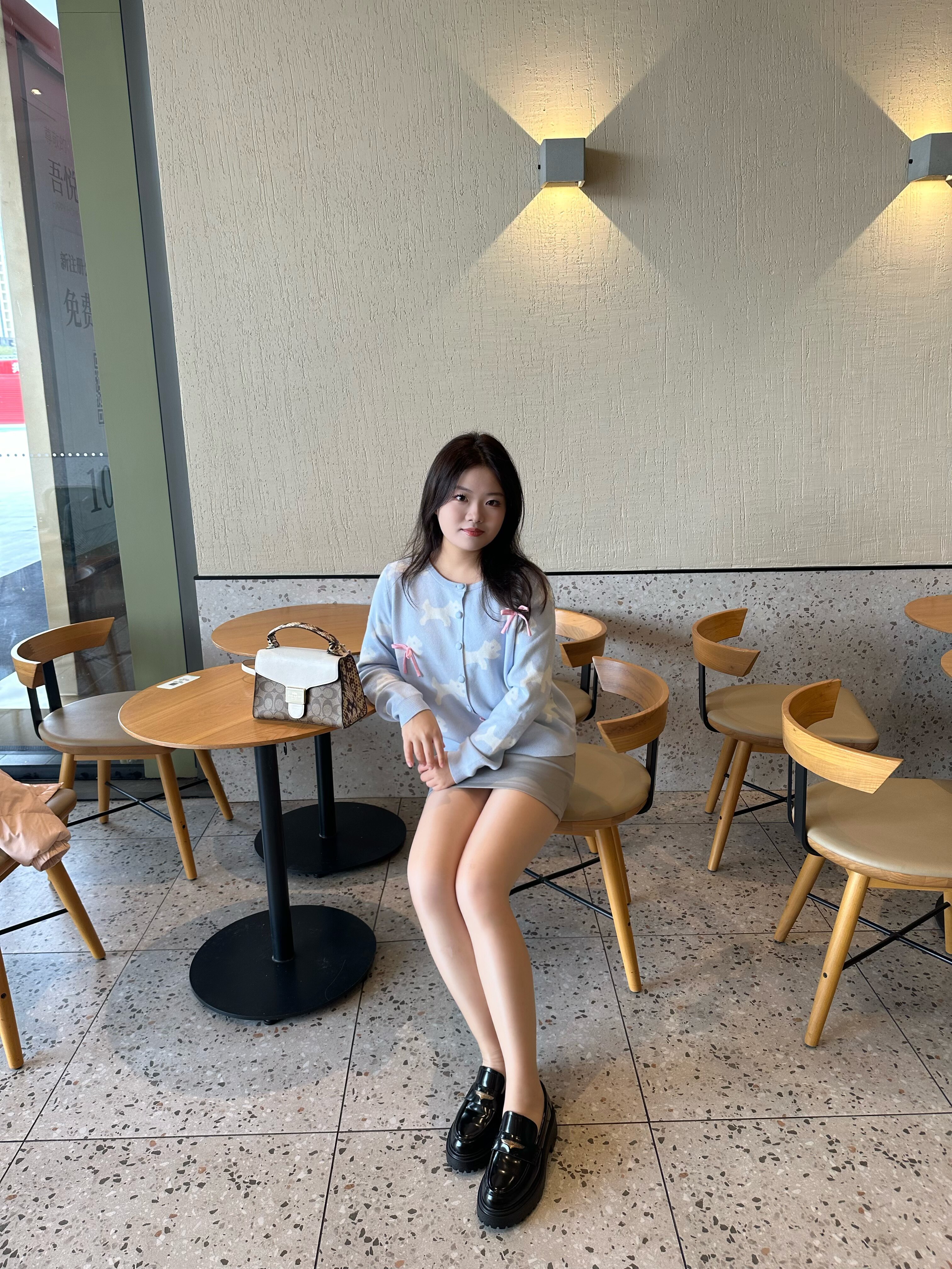 宋佳同款百丽海鸥乐福鞋2.0：厚底真皮的英伦飒爽美学