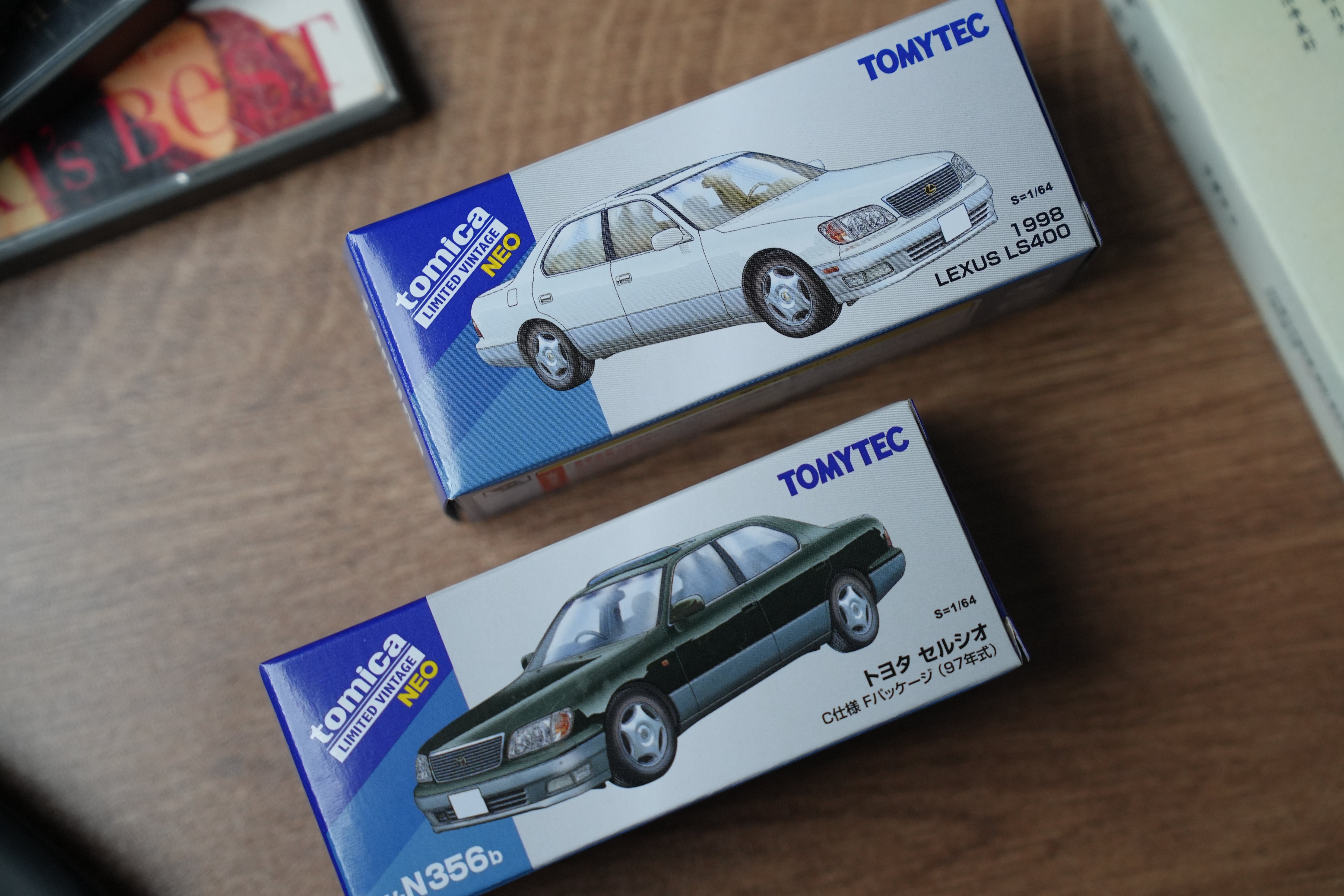 26年2月TOMYTEC TLV LV-N 1998 LEXUS LS400 (WHITE/ SILVER)白銀
