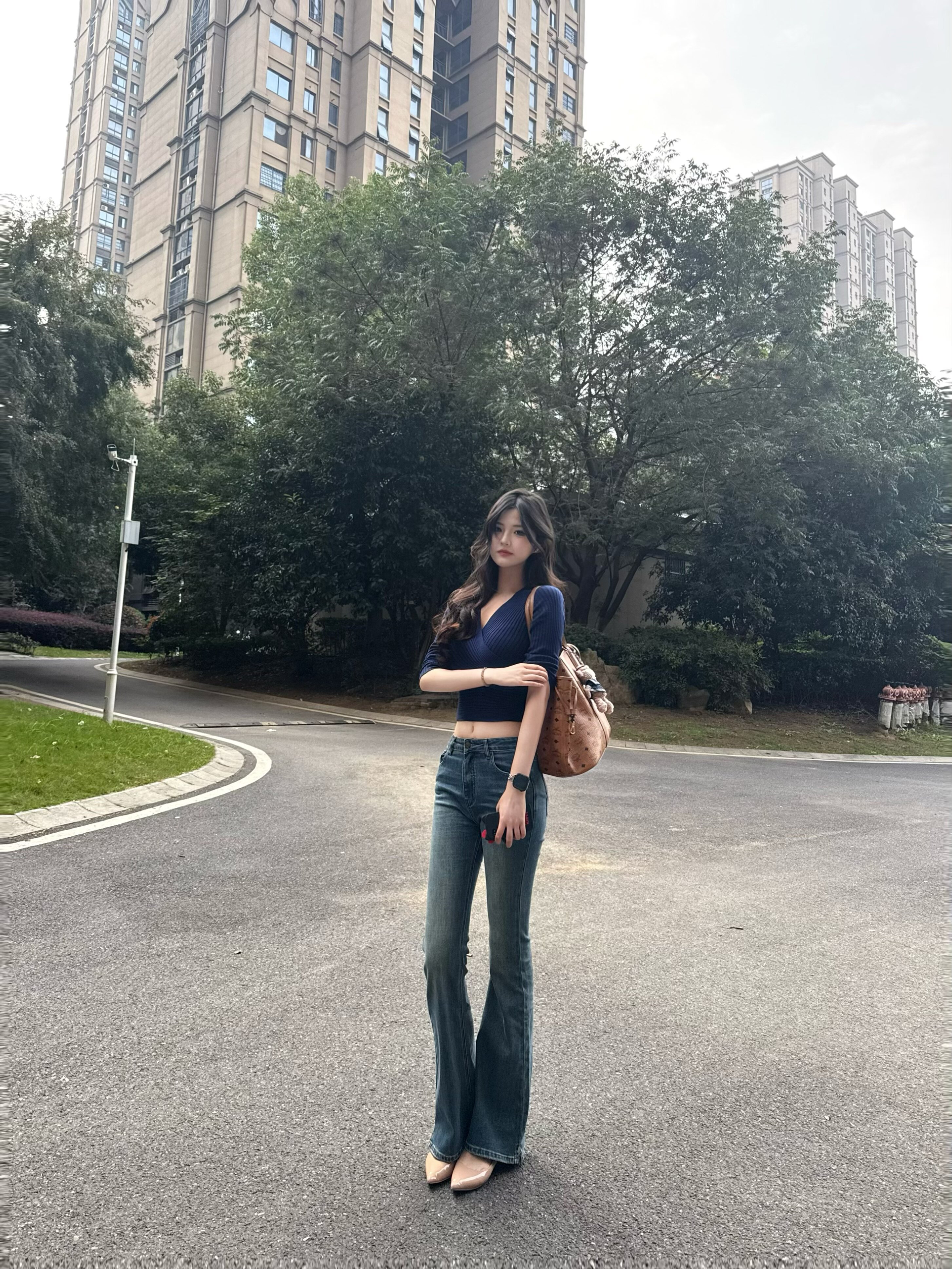 ABWLR秋冬复古微喇牛仔裤:高腰马蹄的显腿长神裤