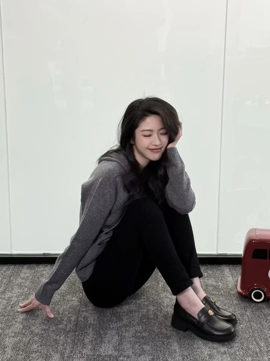 天美意teenmix王玉雯同款金色徽章常青藤乐福鞋：厚底真皮的学院复古美学