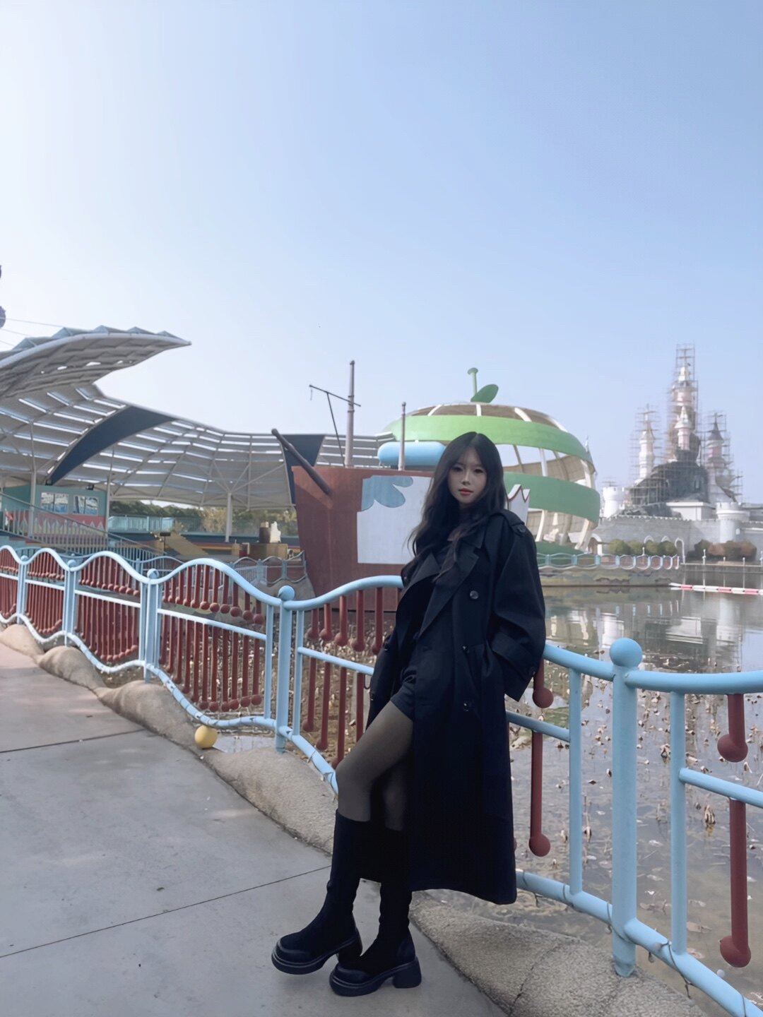 解锁法式优雅密码——周淼ZHOUMIAO"巴黎旧梦"风衣穿搭图鉴