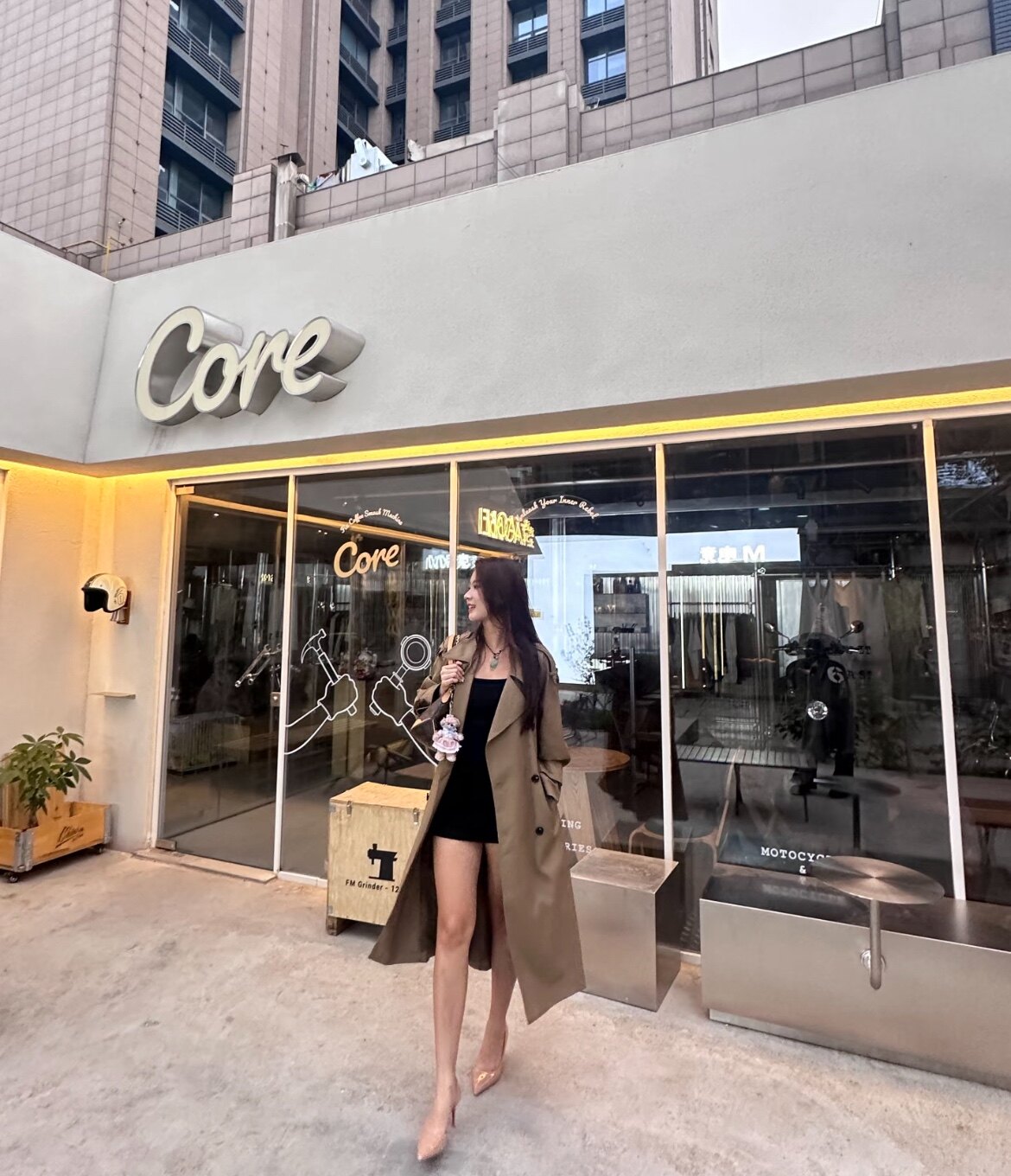 解锁法式优雅密码——周淼ZHOUMIAO"巴黎旧梦"风衣穿搭图鉴