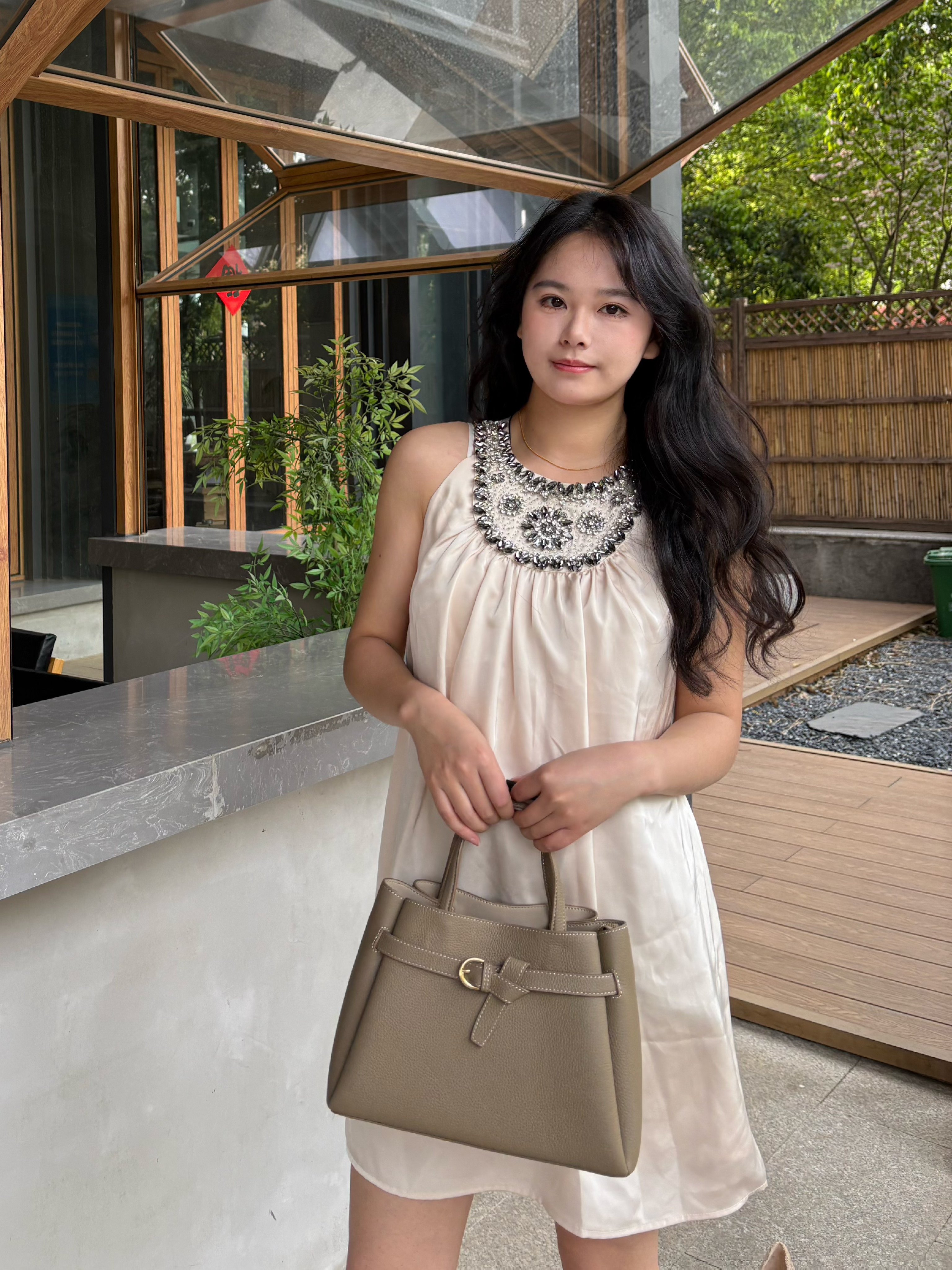 百丽质感真皮大容量托特包 牛皮材质高级耐磨 大容量装下电脑文件