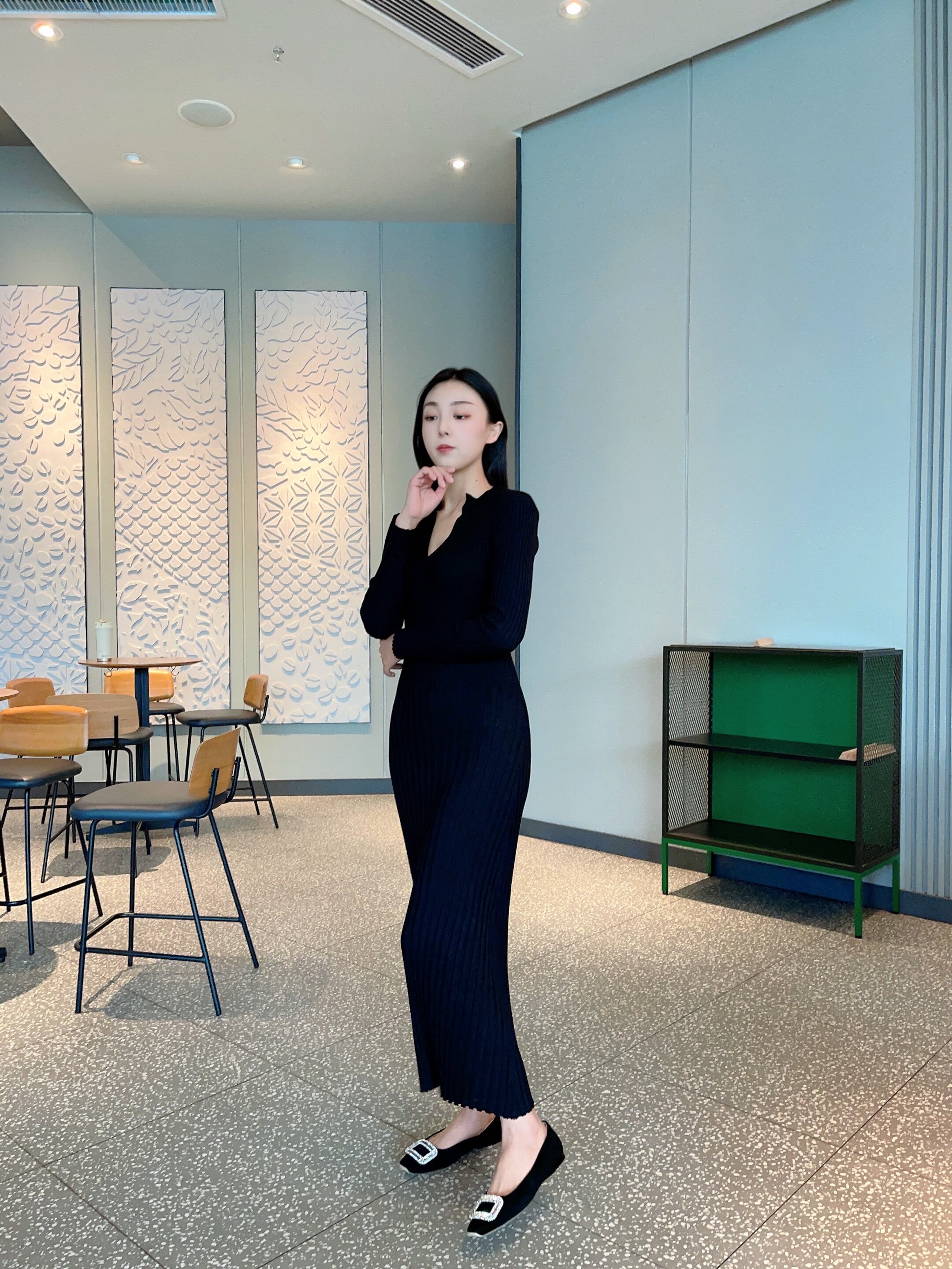 「倾城之恋」Nine West/玖熙方扣单鞋：法式平底鞋的水钻优雅美学