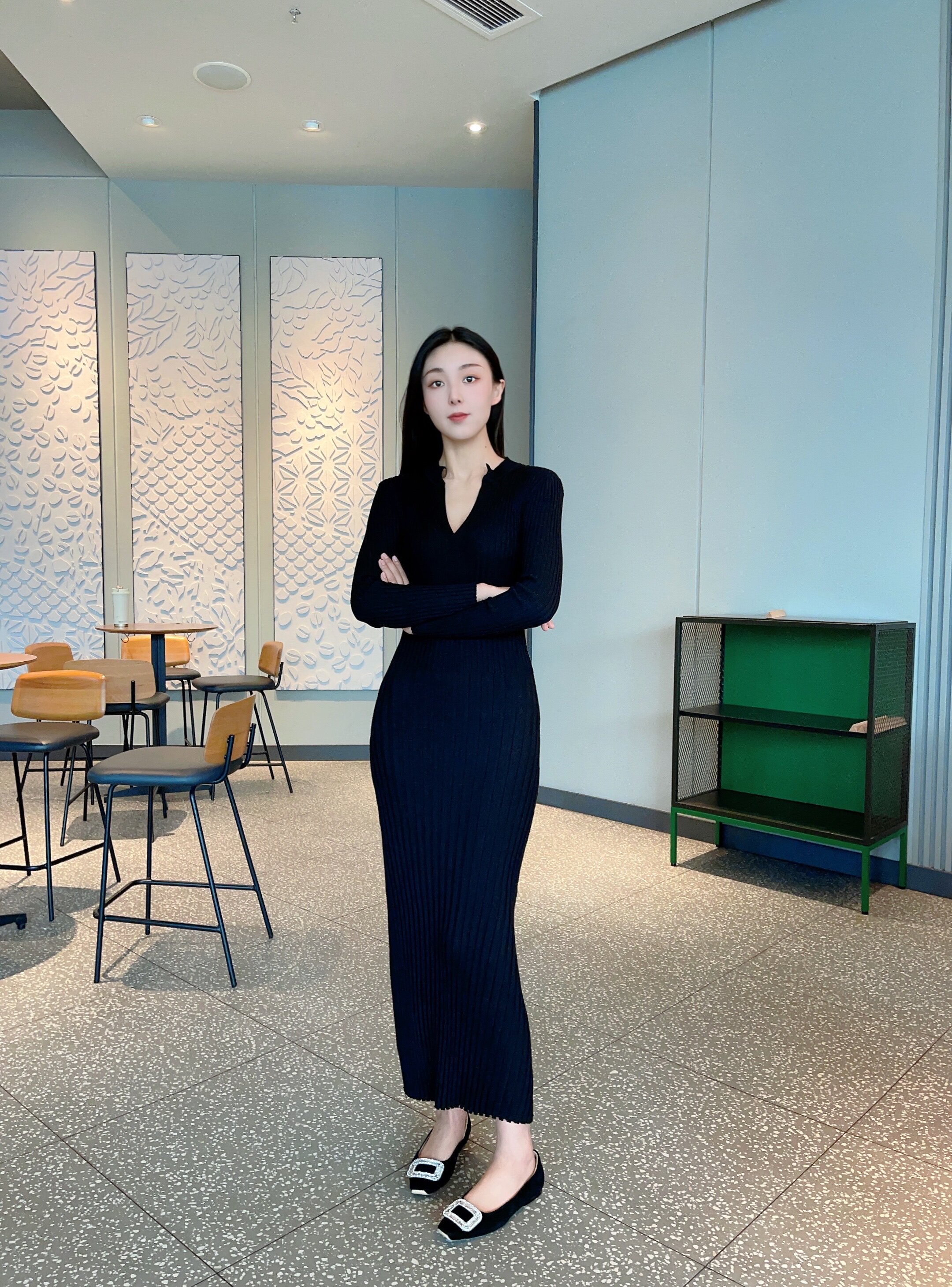 「倾城之恋」Nine West/玖熙方扣单鞋：法式平底鞋的水钻优雅美学