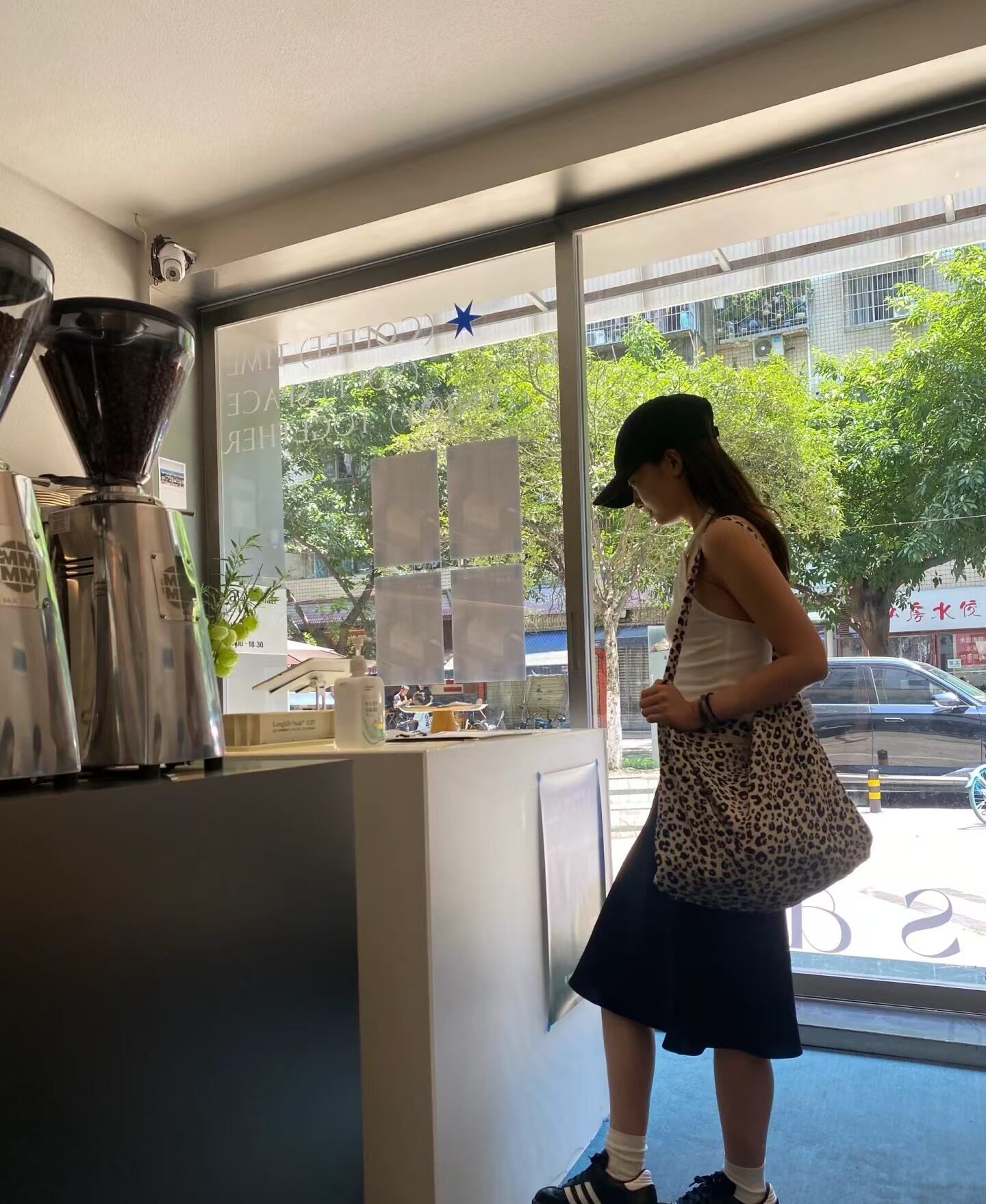 禾莎时尚辣妹挂脖吊带背心 修身显瘦短款设计 外穿内搭都高级 别致百搭