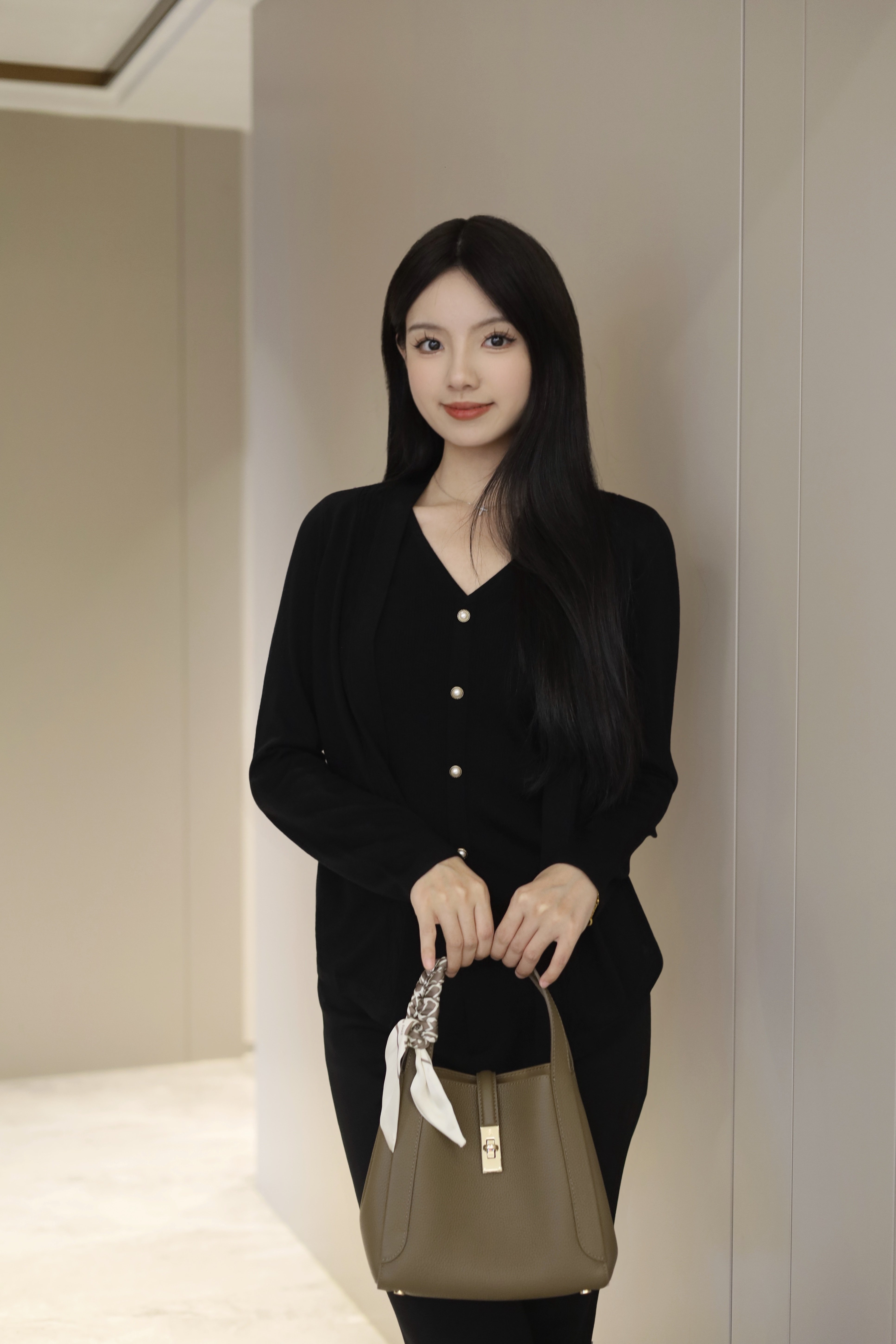 母亲节礼物优选！百丽真皮菜篮子妈妈包 红色喜庆大气 手提水桶包型大容量实用