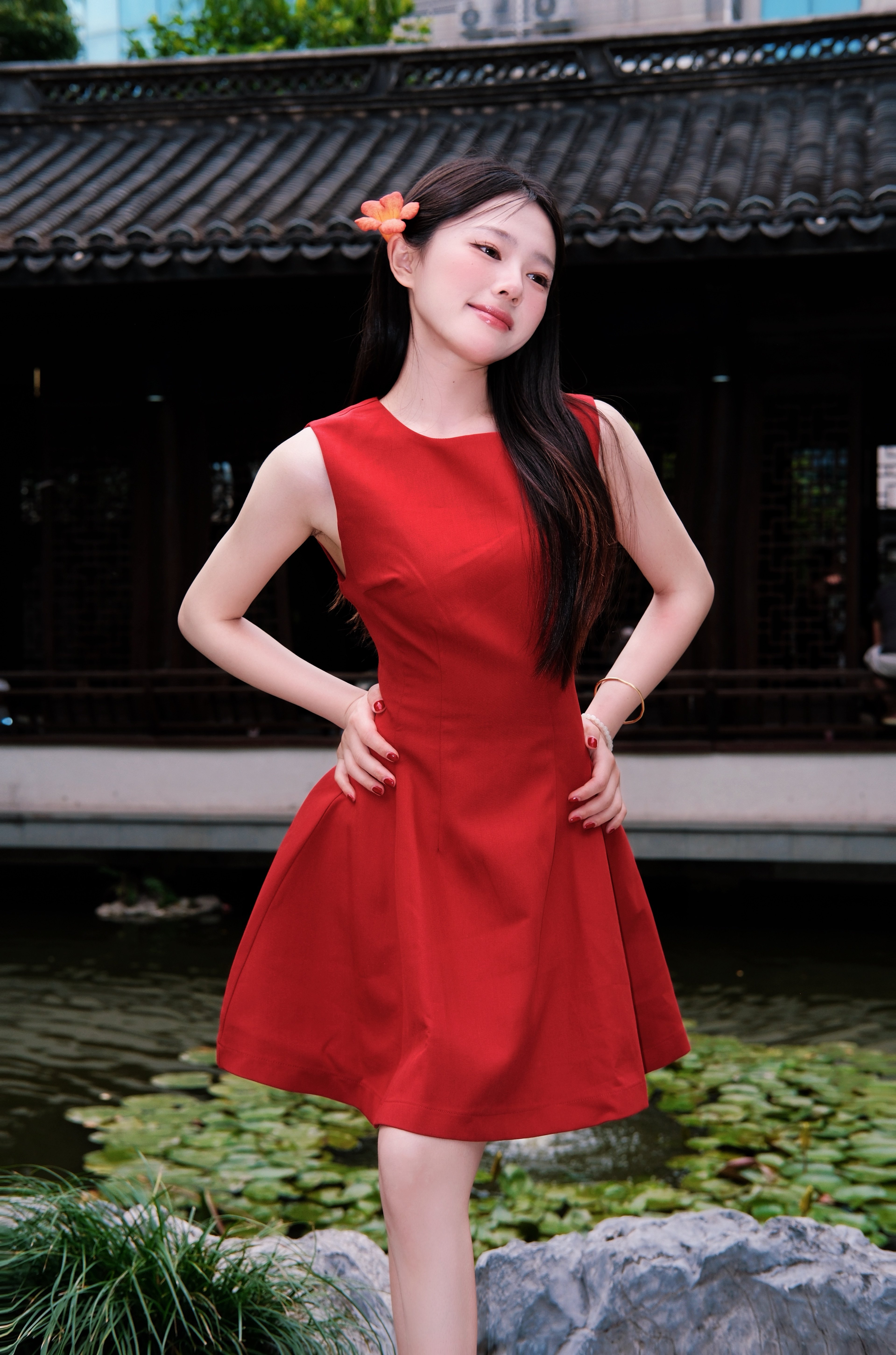 舒胡蕾夏日生日裙 法式无袖收腰设计 显瘦显高拉长比例 高级感气质满分