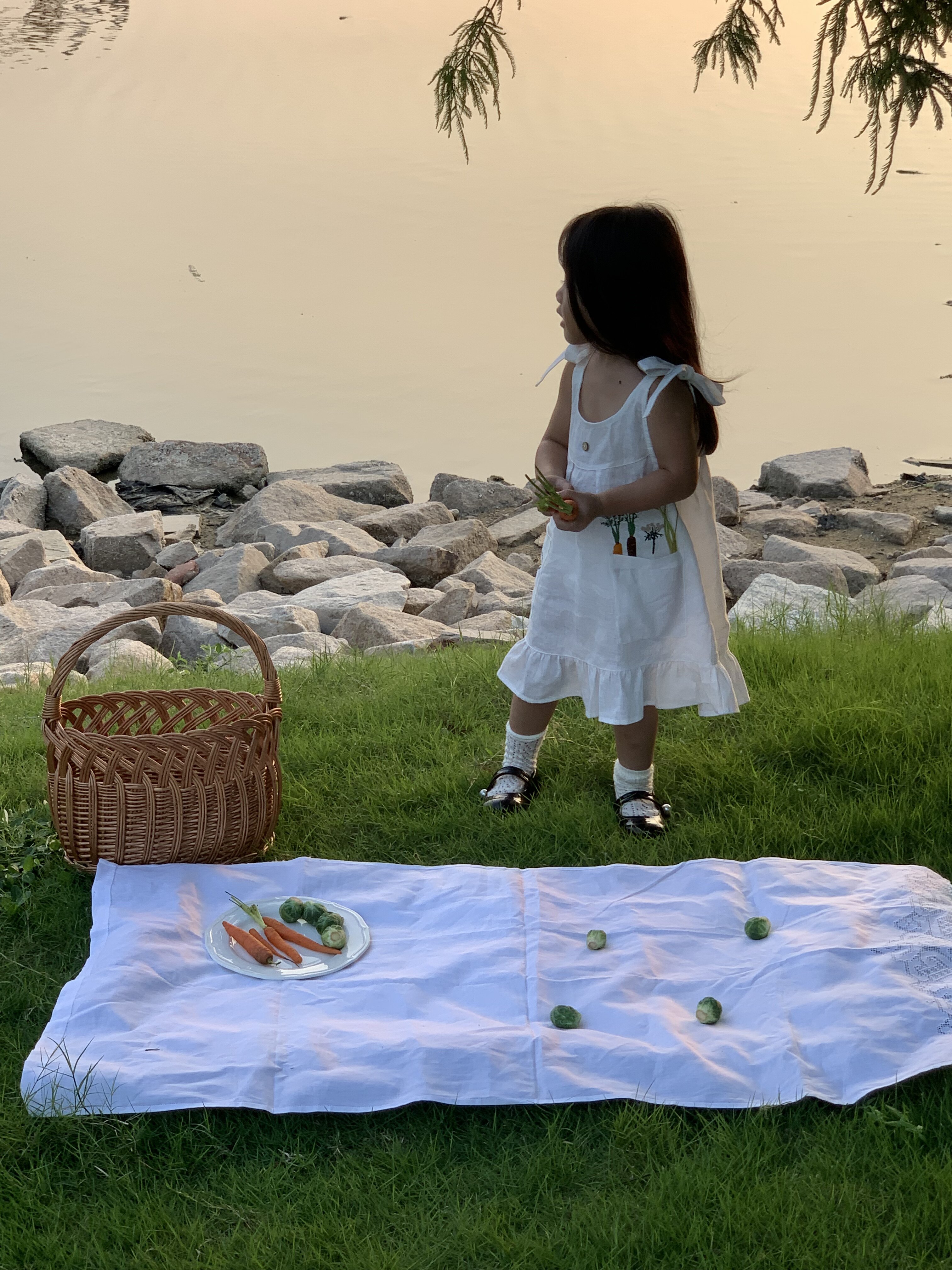 Customer photo for White Single-Layer (Machine Embroidery), 90cm