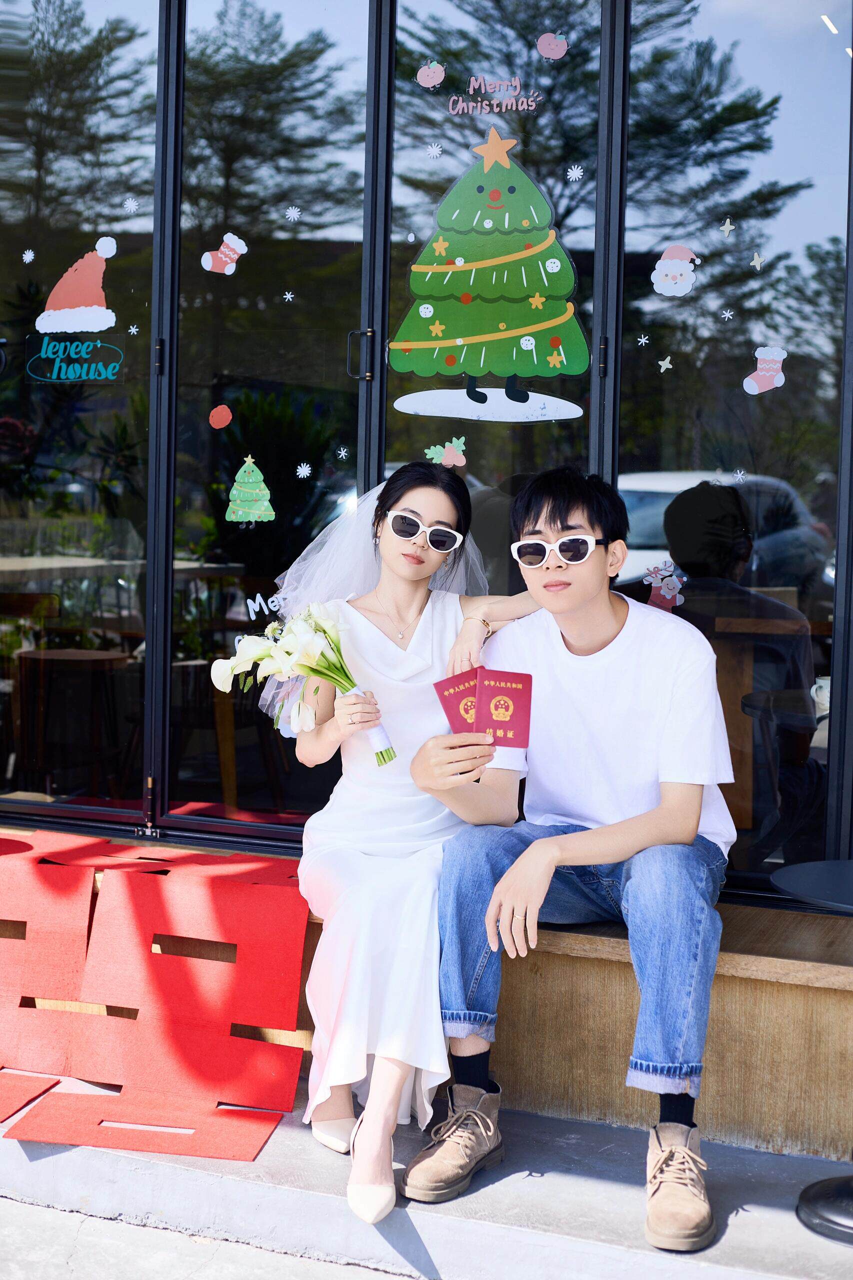 艾诗霓《无尽夏》订婚礼服 缎面法式高级小白裙 绝美轻婚纱设计 敬酒服答谢都合适