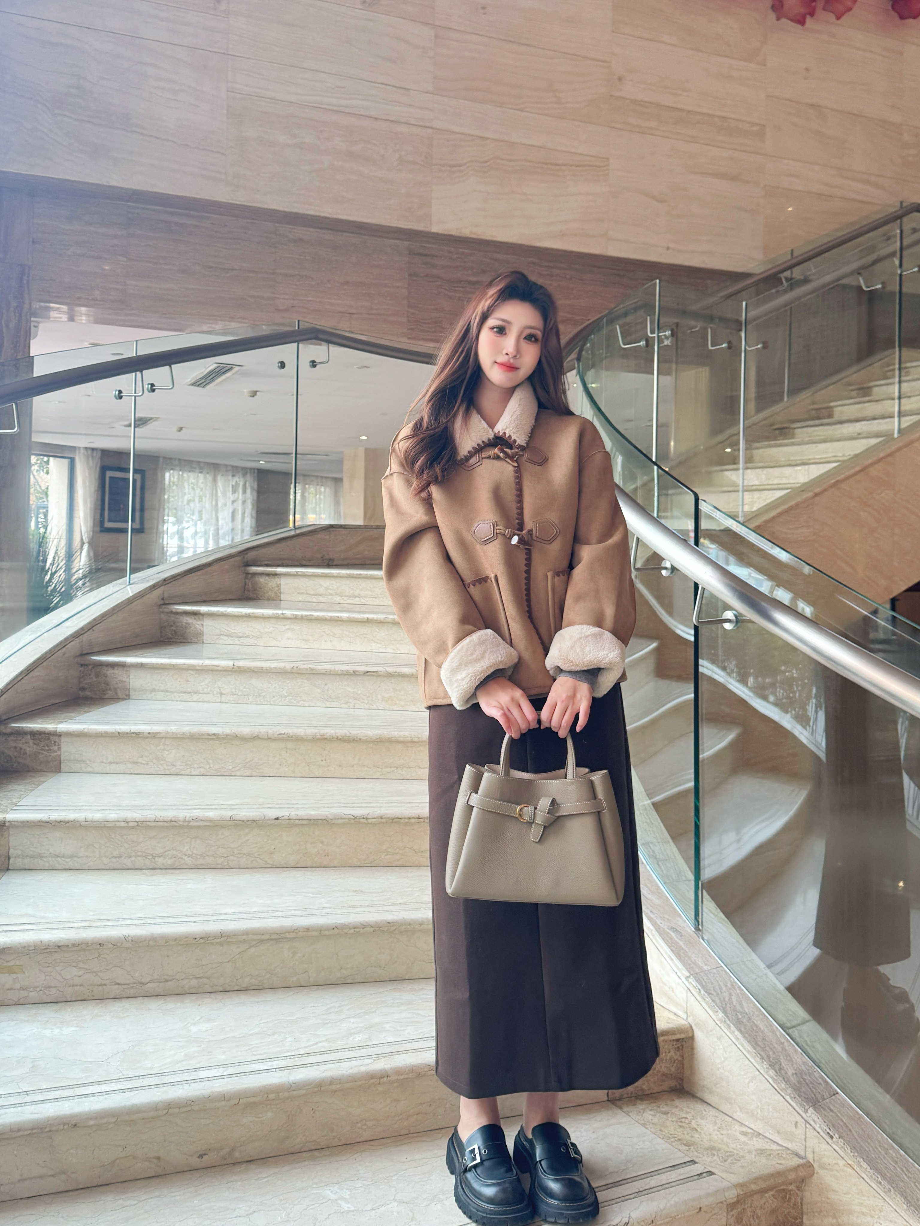 百丽质感真皮大容量托特包 牛皮材质高级耐磨 大容量装下电脑文件