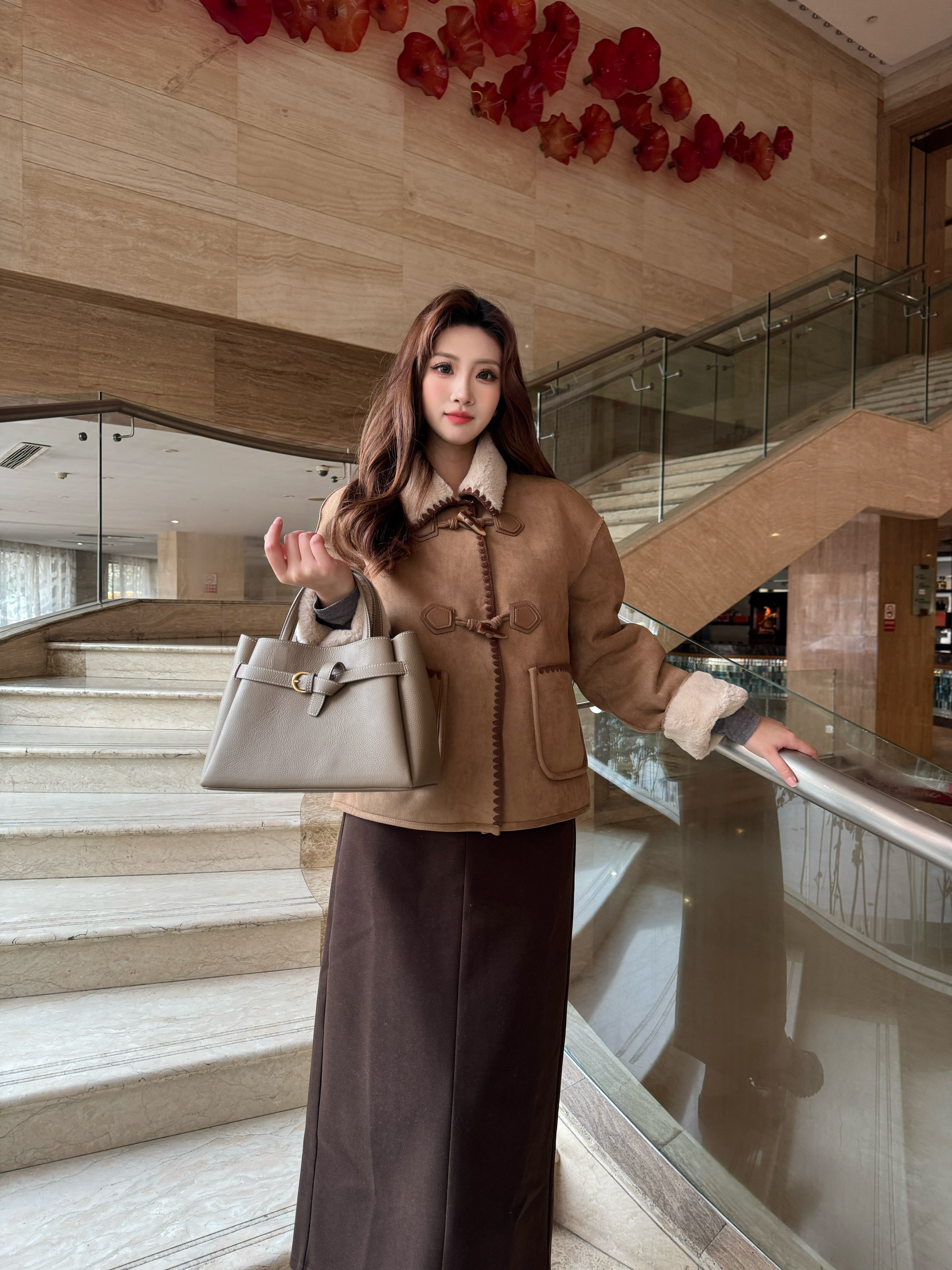 百丽质感真皮大容量托特包 牛皮材质高级耐磨 大容量装下电脑文件