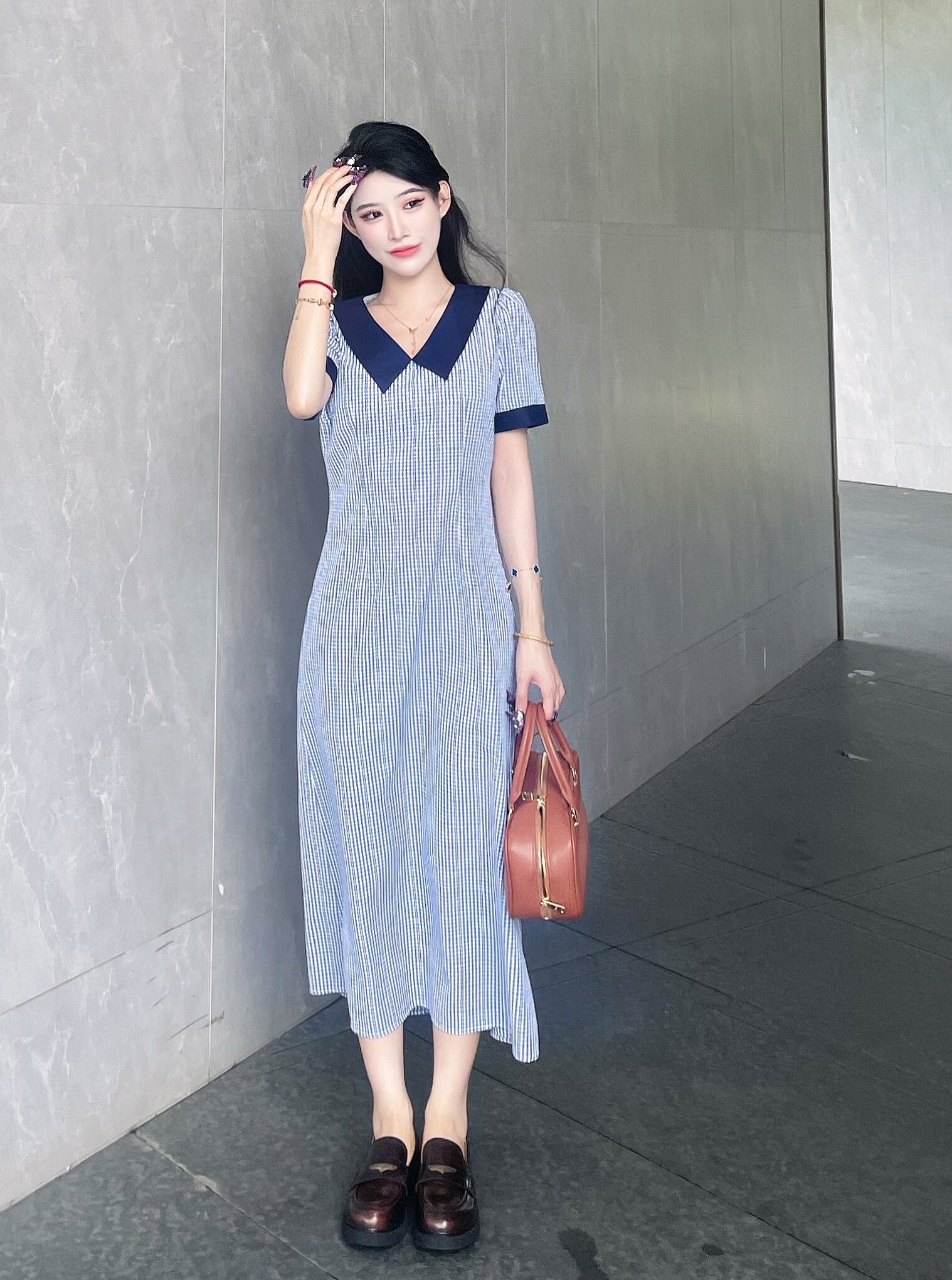 宋佳同款百丽海鸥乐福鞋2.0：厚底真皮的英伦飒爽美学