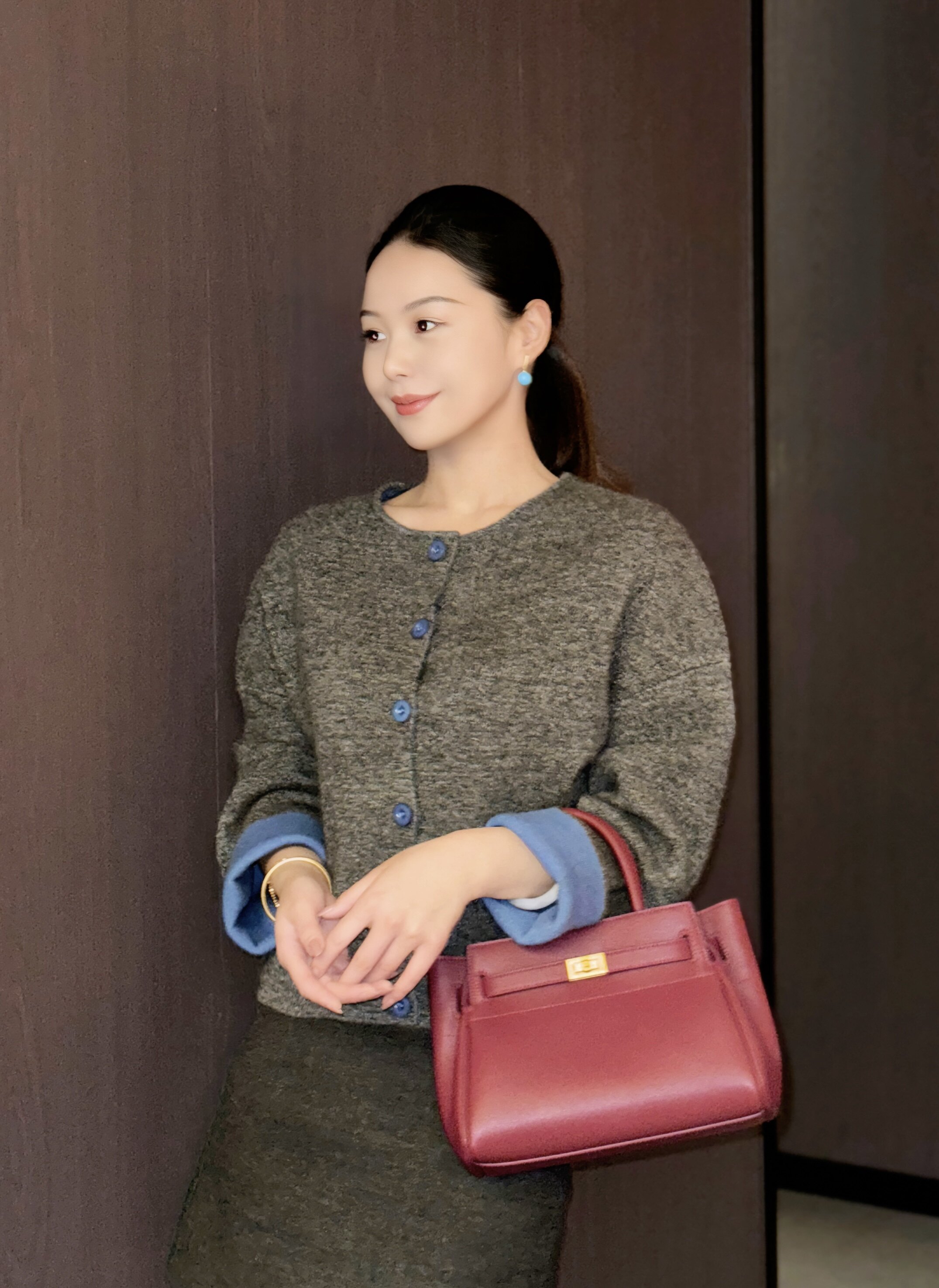 百丽红色新娘婚包 大容量设计装下红包手机 手提斜挎两用更实用