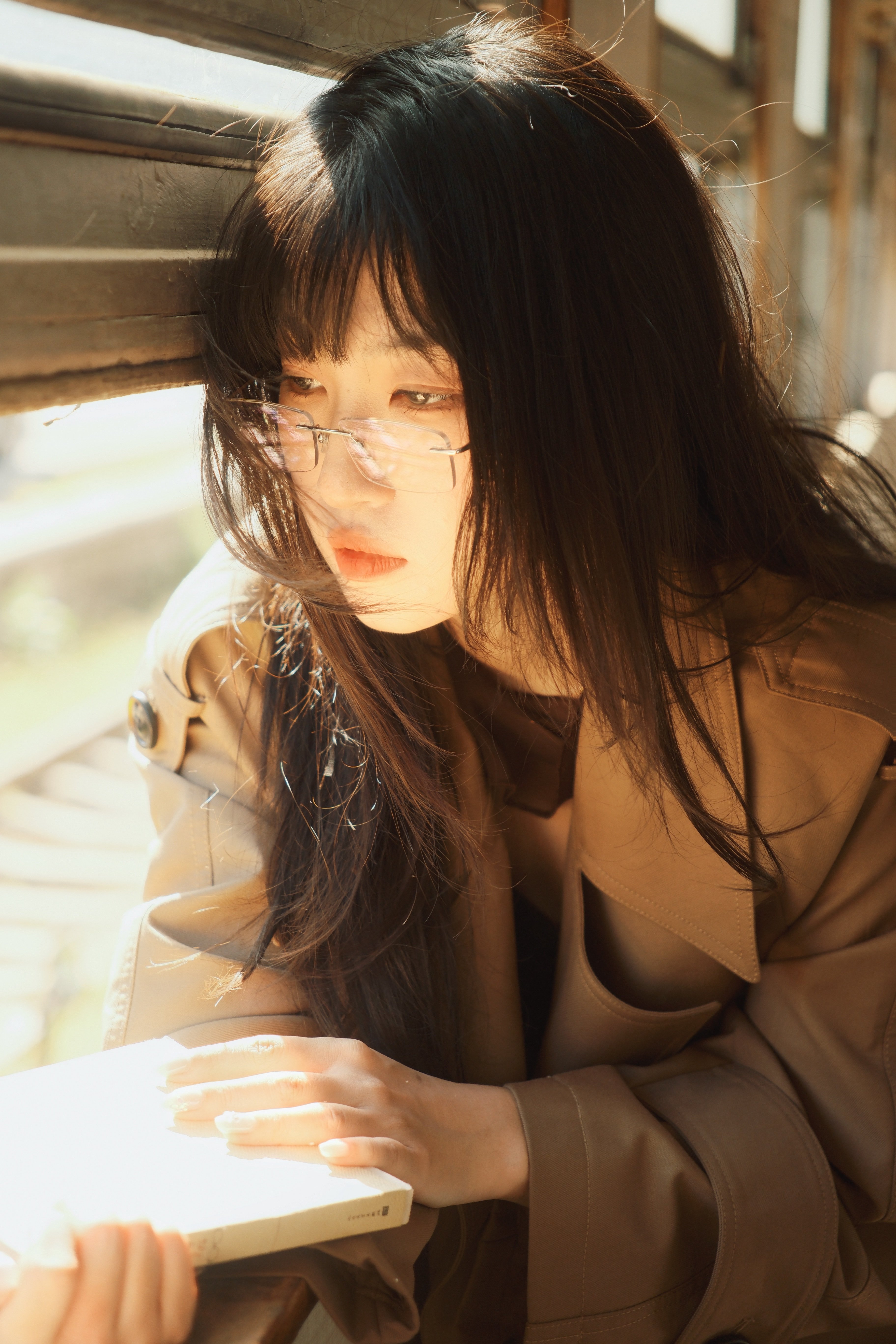 解锁法式优雅密码——周淼ZHOUMIAO"巴黎旧梦"风衣穿搭图鉴