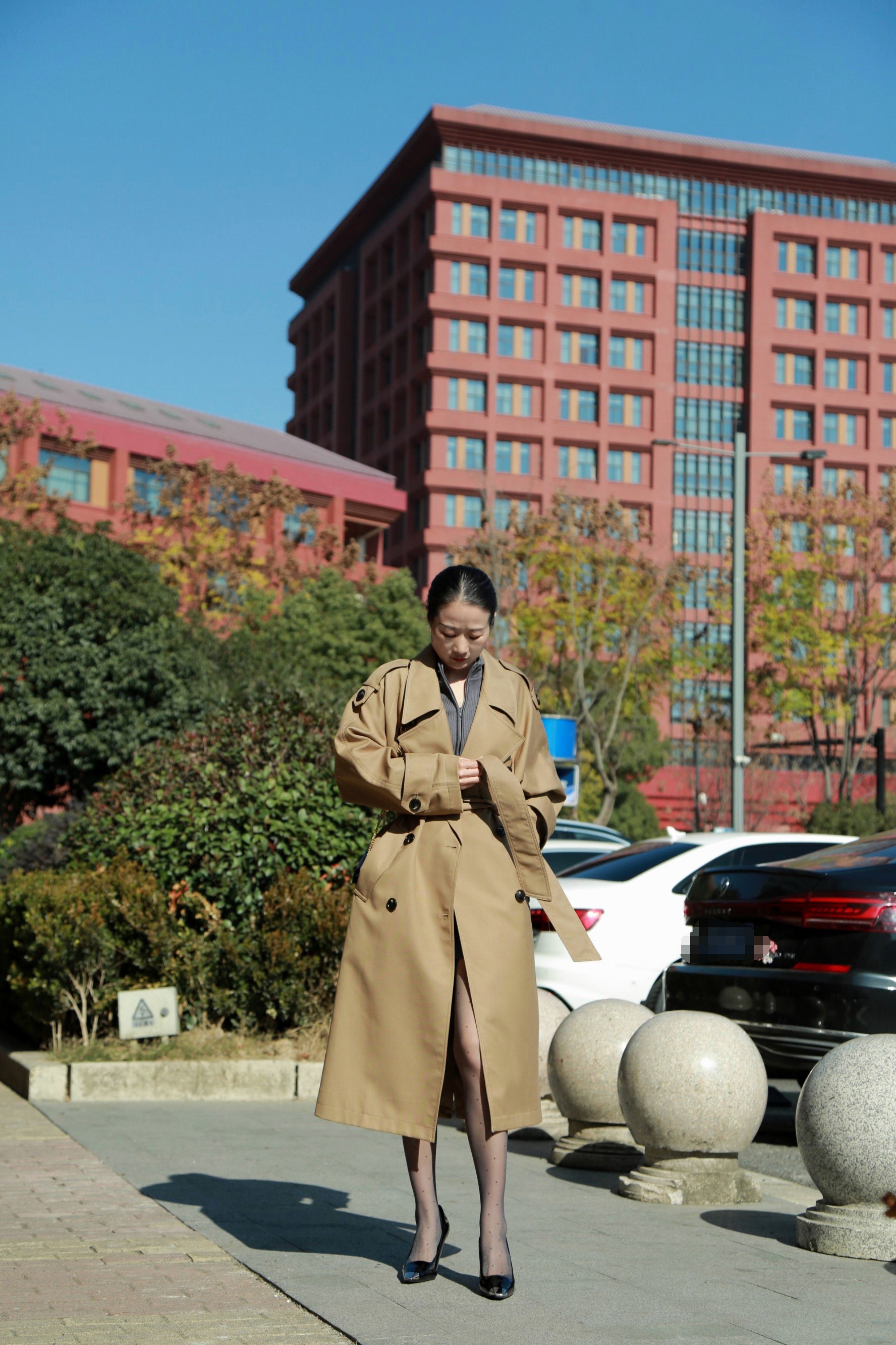 解锁法式优雅密码——周淼ZHOUMIAO"巴黎旧梦"风衣穿搭图鉴