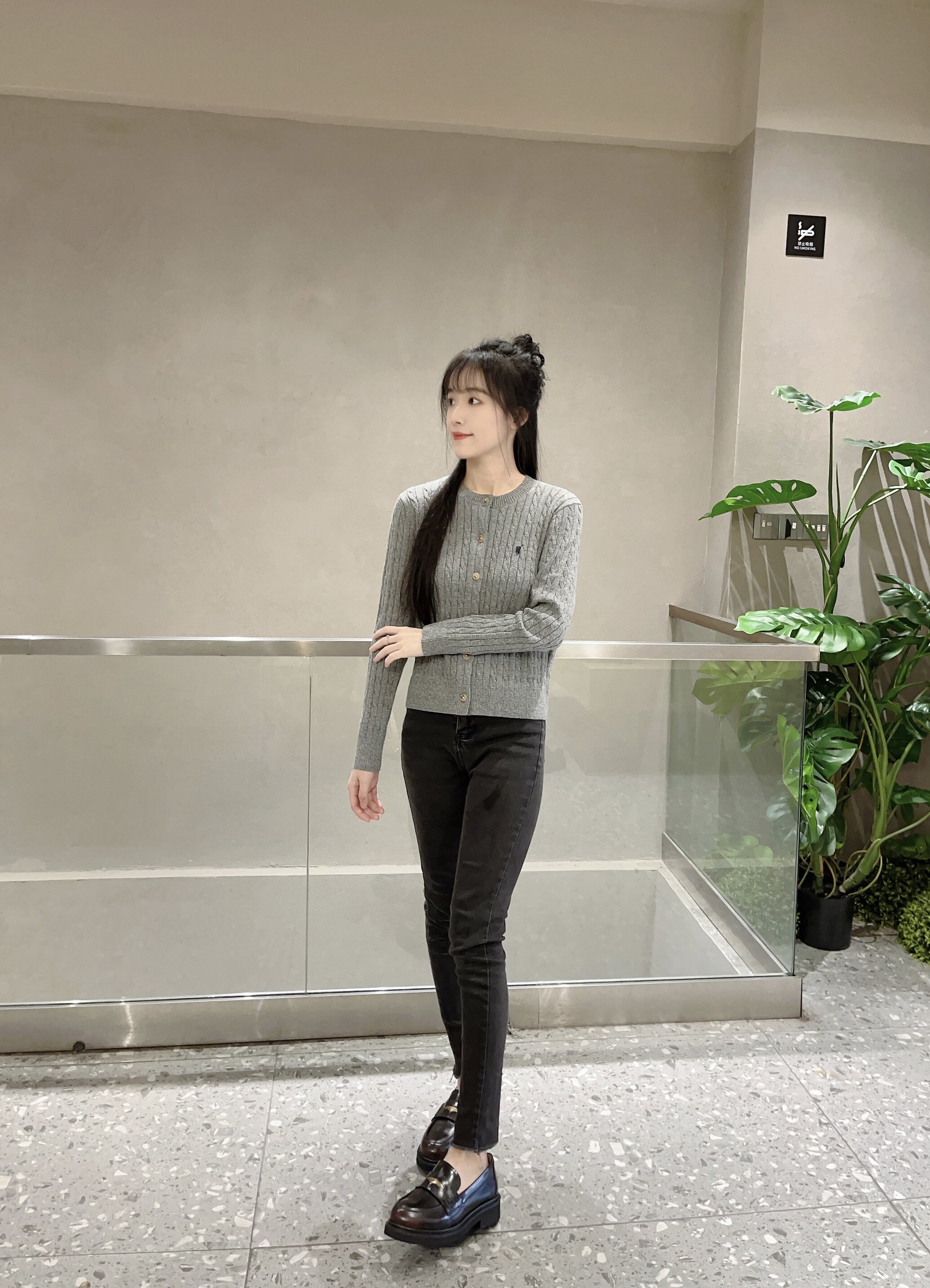 宋佳同款百丽海鸥乐福鞋2.0：厚底真皮的英伦飒爽美学