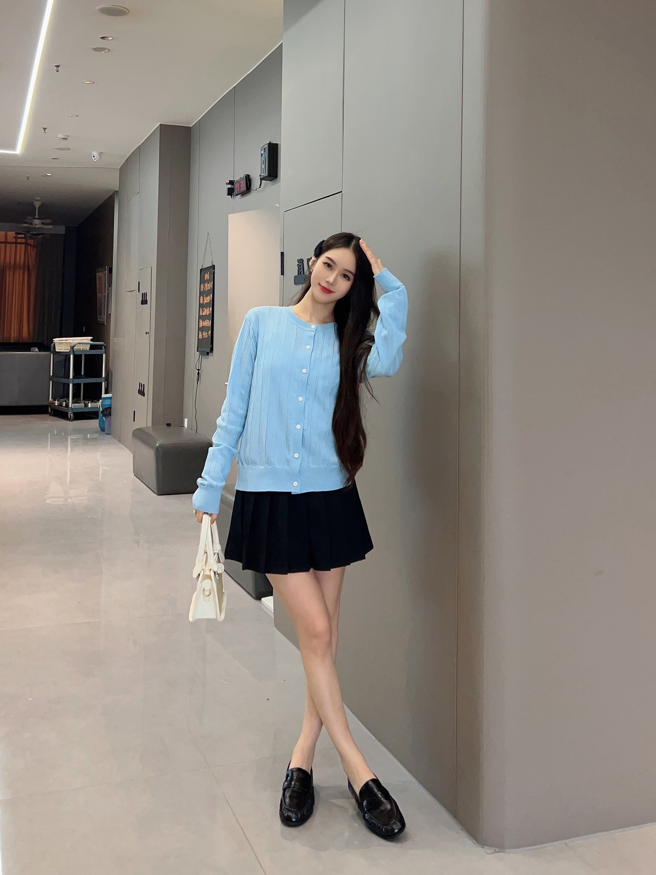 宋佳同款百丽海鸥乐福鞋2.0：厚底真皮的英伦飒爽美学