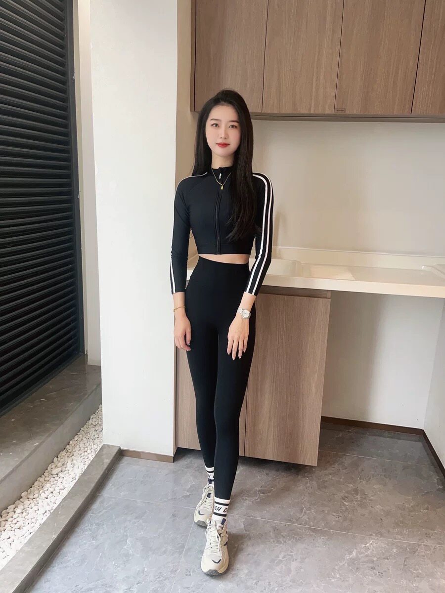 三仙家STUDIO春季薄款瑜伽裤，裸感面料高腰收腹蜜桃提臀鲨鱼裤版型