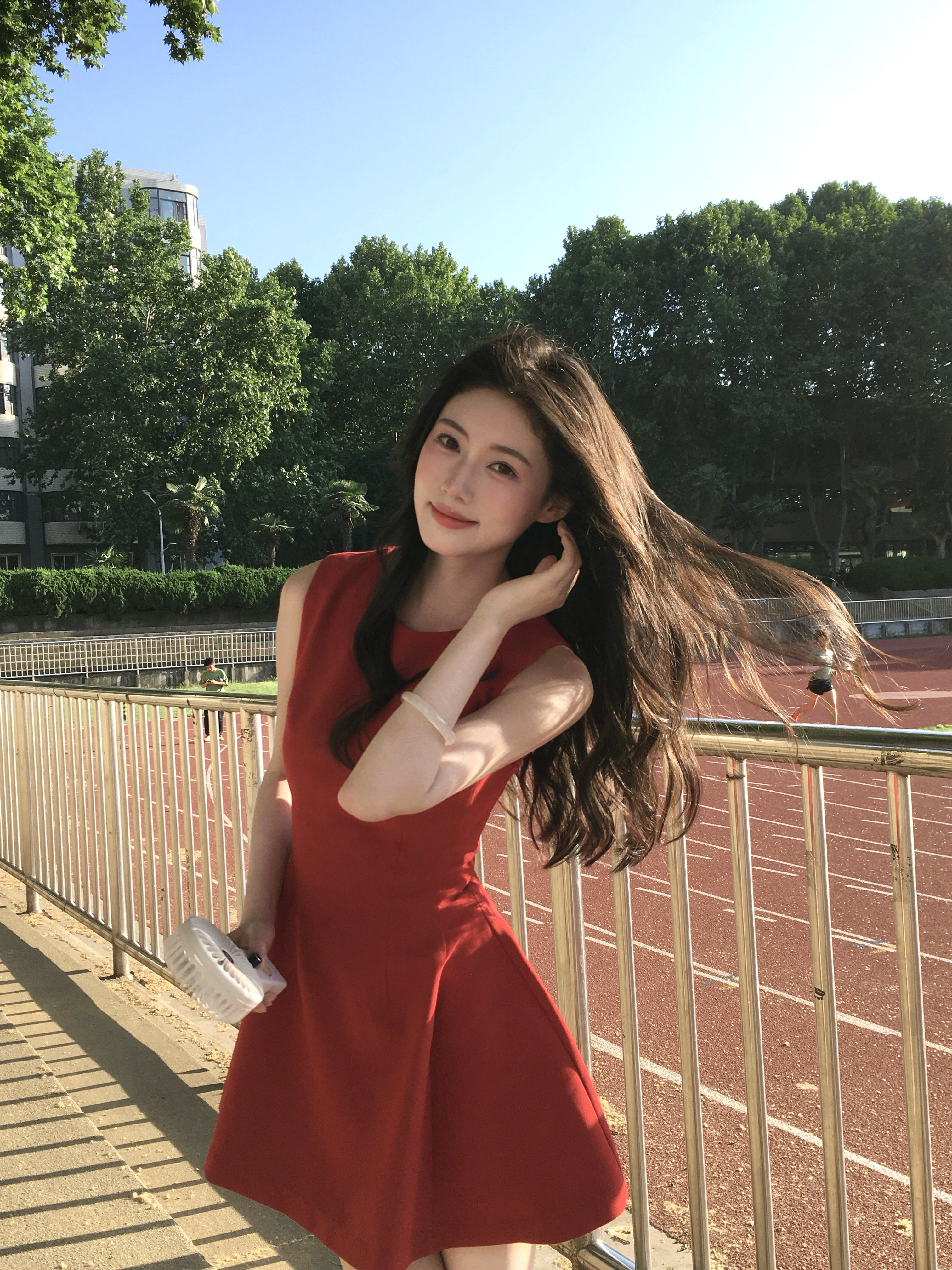 舒胡蕾夏日生日裙 法式无袖收腰设计 显瘦显高拉长比例 高级感气质满分