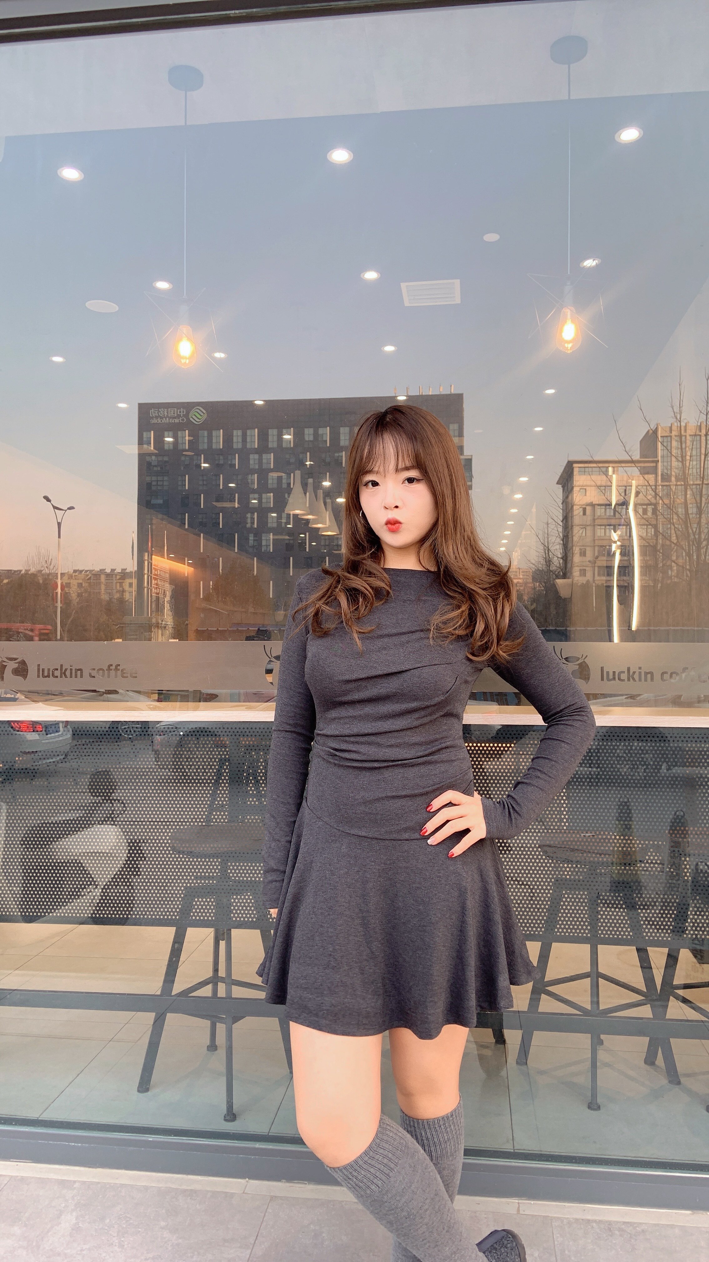 黑泽玄七2026早春新款胖mm收腰针织连衣裙：褶皱遮肉的显瘦自信美学