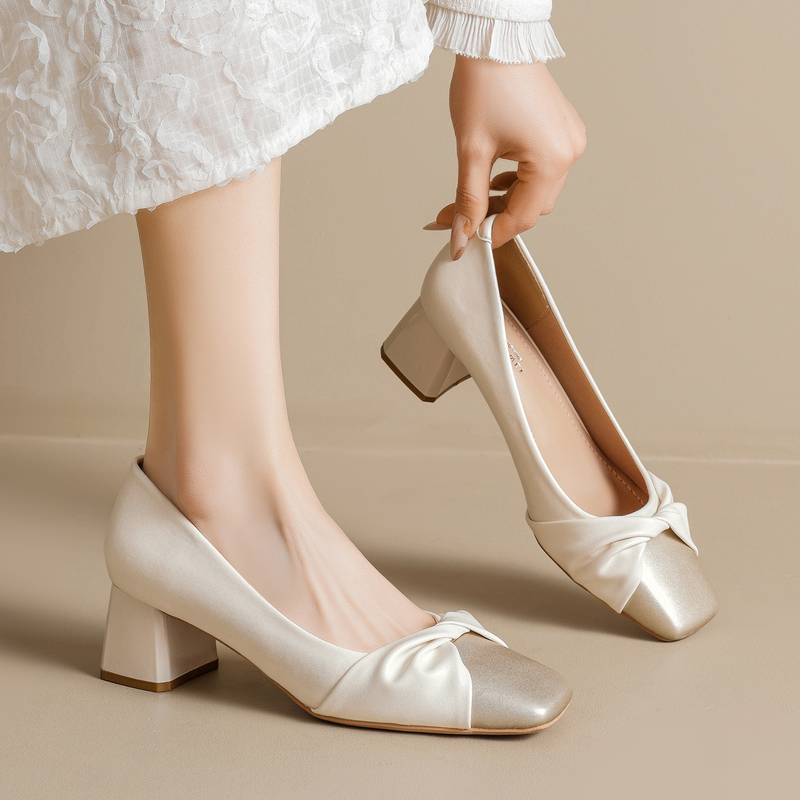 Chunky Heel High Heels for Commuting, Comfortable and Stylish, Suitable for Pairing with Skirts, Square-Toed Single Shoes, Elegant Large Size Women's Shoes, Sizes 41 to 43