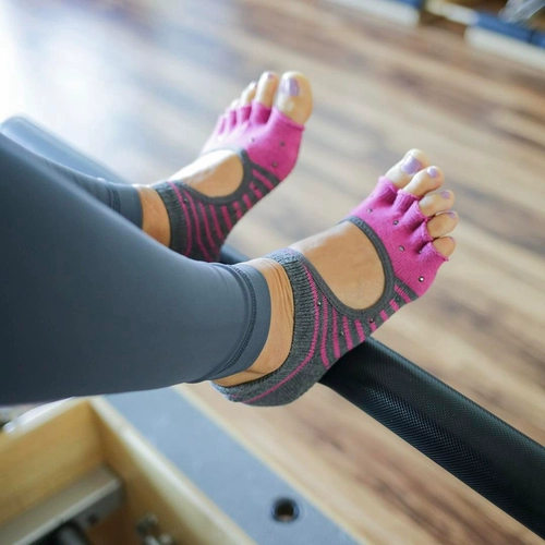 Yue Ji/Spot's Back Toesox Five -To -Booth йога носки Bellarina