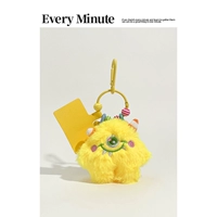 Желтый мобильный телефон